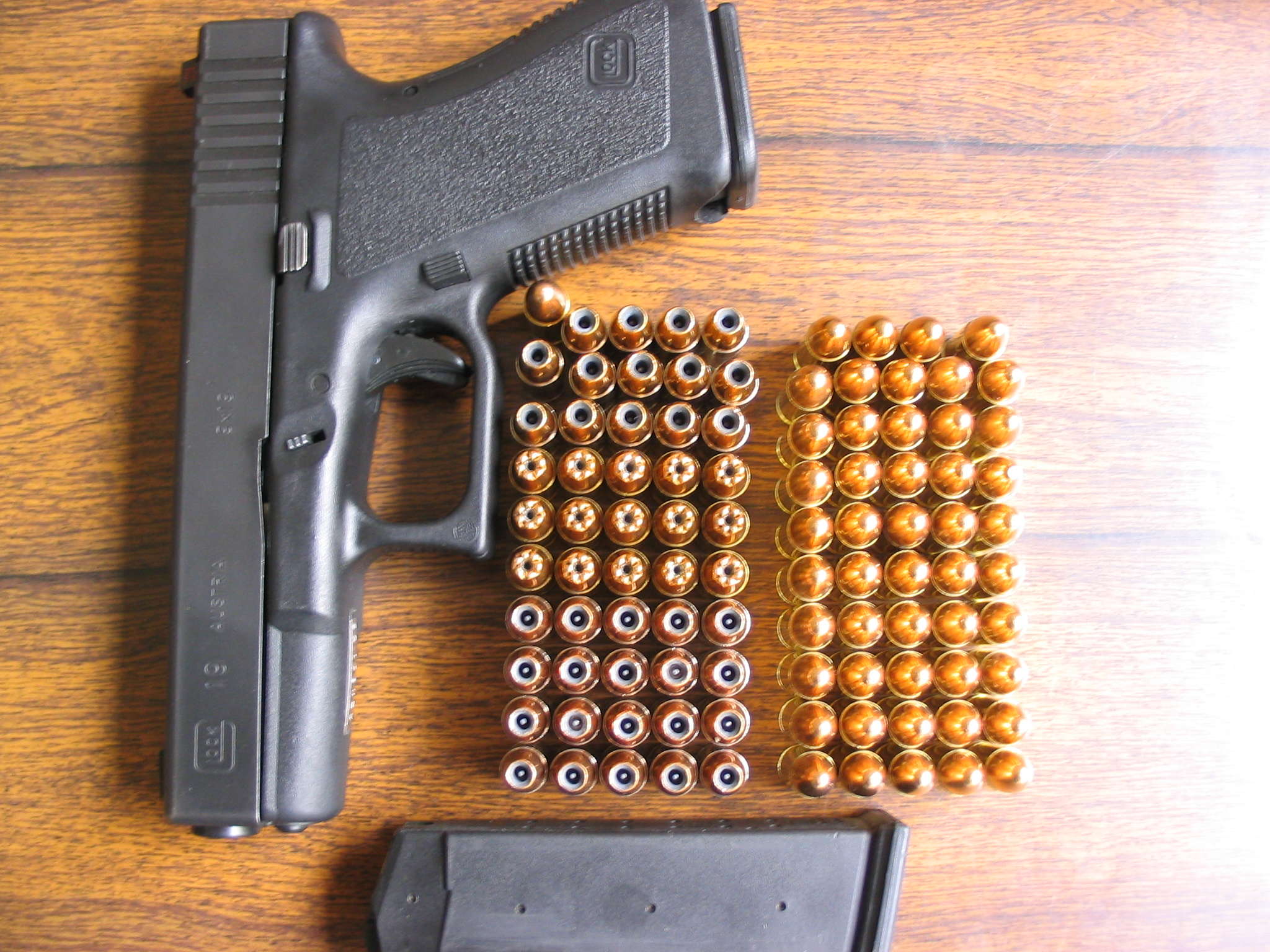 45 acp. 45 Vs 9x19. 45 ACP И 9x19. 45 ACP vs 9x19 кинетика.