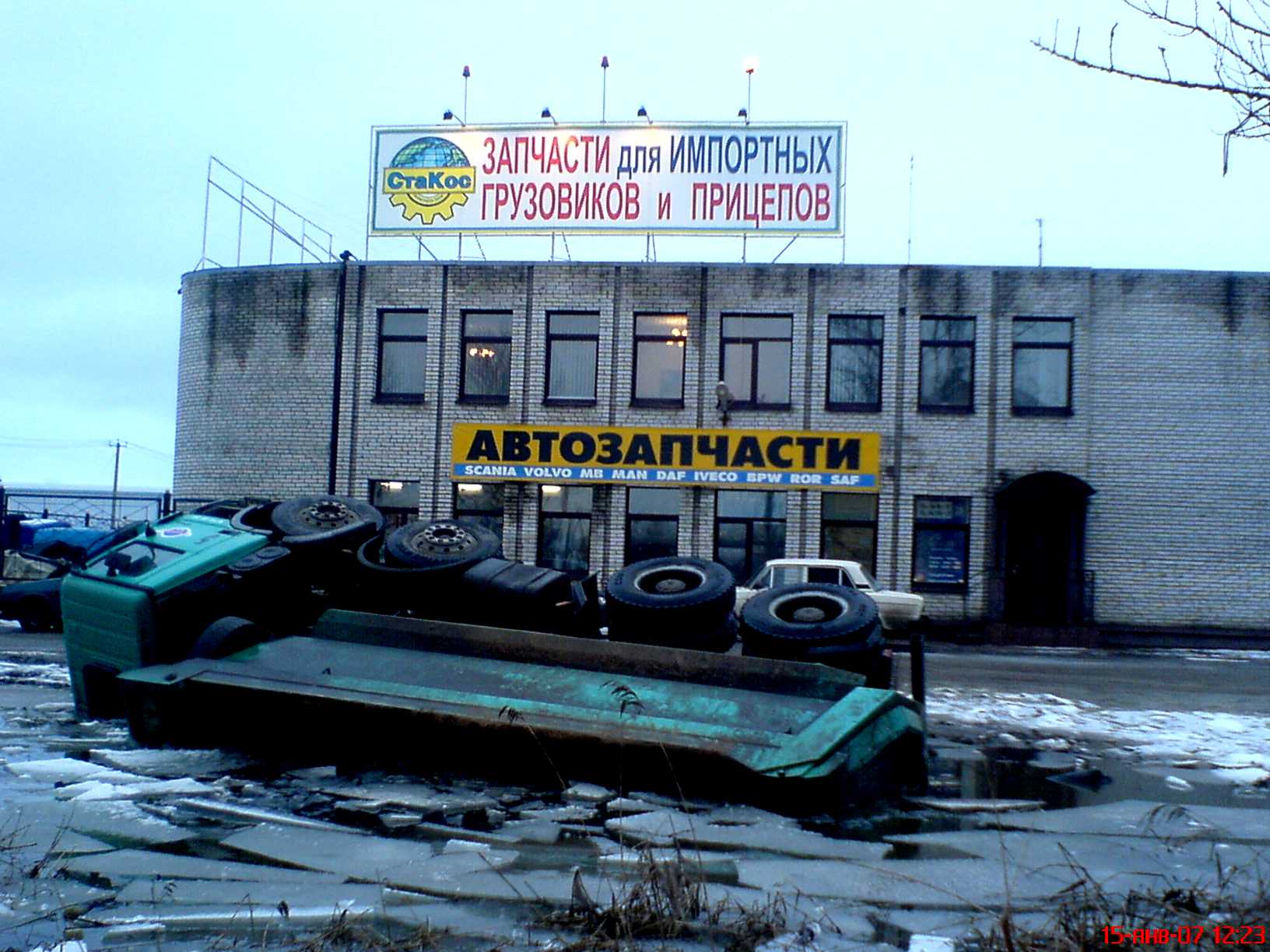 Кассирша в перекрестке. Спб торговый дом форт шушарах. Продавец шушары. Продавец шушары. Семь шагов магазин.