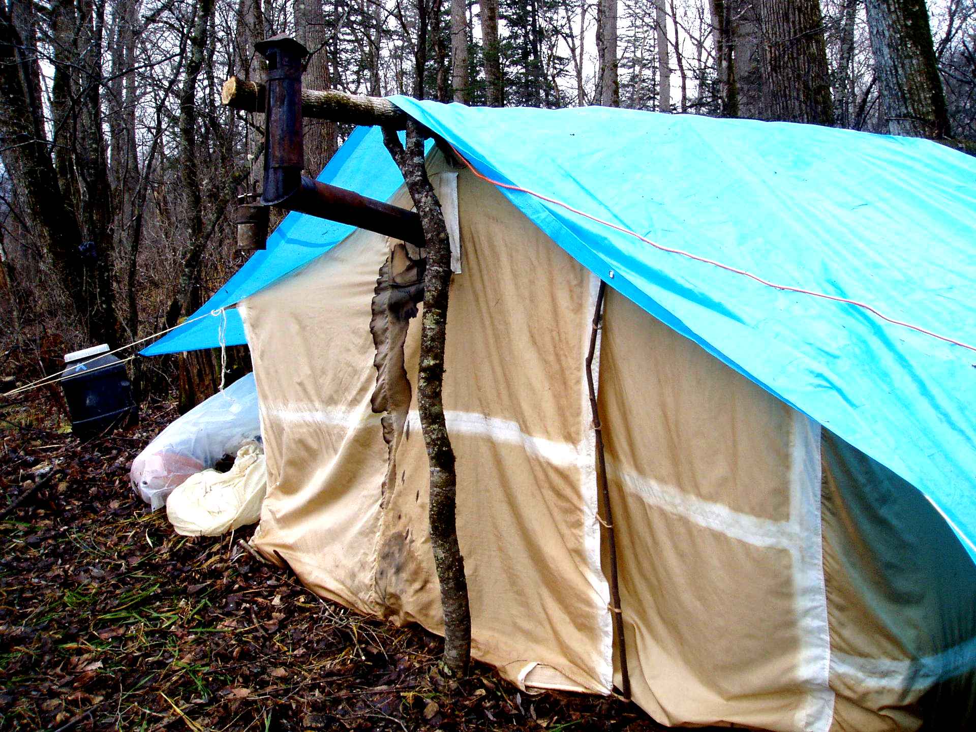 Самодельные туристические. Палатка. Эвенкийская палатка. Палатка туристическая с буржуйкой. Самодельная палатка.