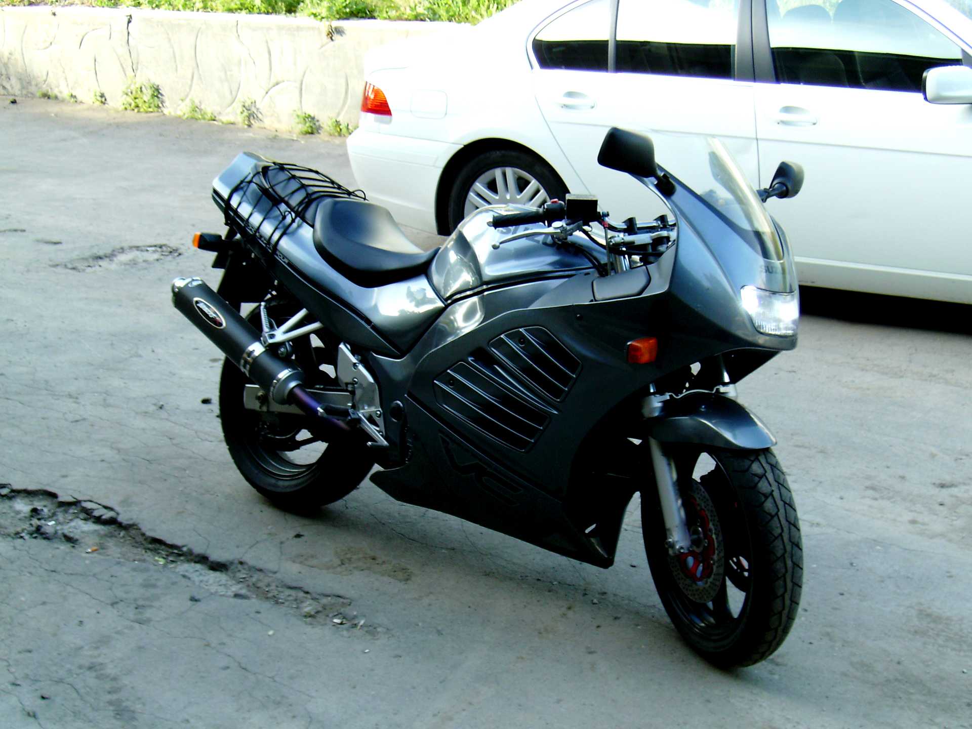 400 в сум. Suzuki rf400rv.