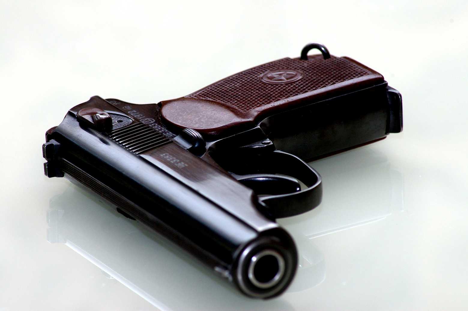 Пистолет Макарова спереди
