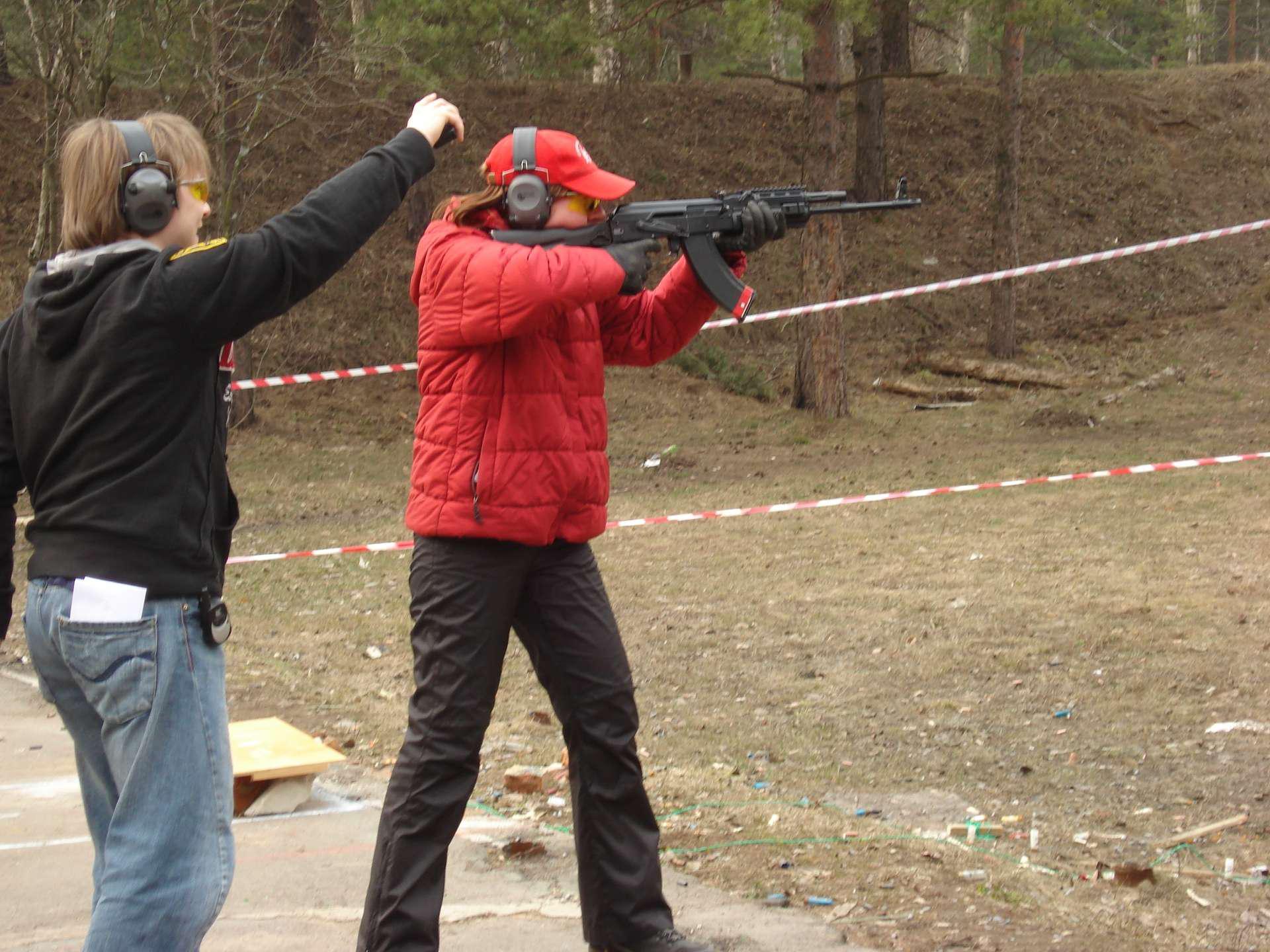 Стрелок подмосковья. Стрельбище IPSC. Клуб тактика. Московский стрелок игра. Стрелковый клуб ураган фото.