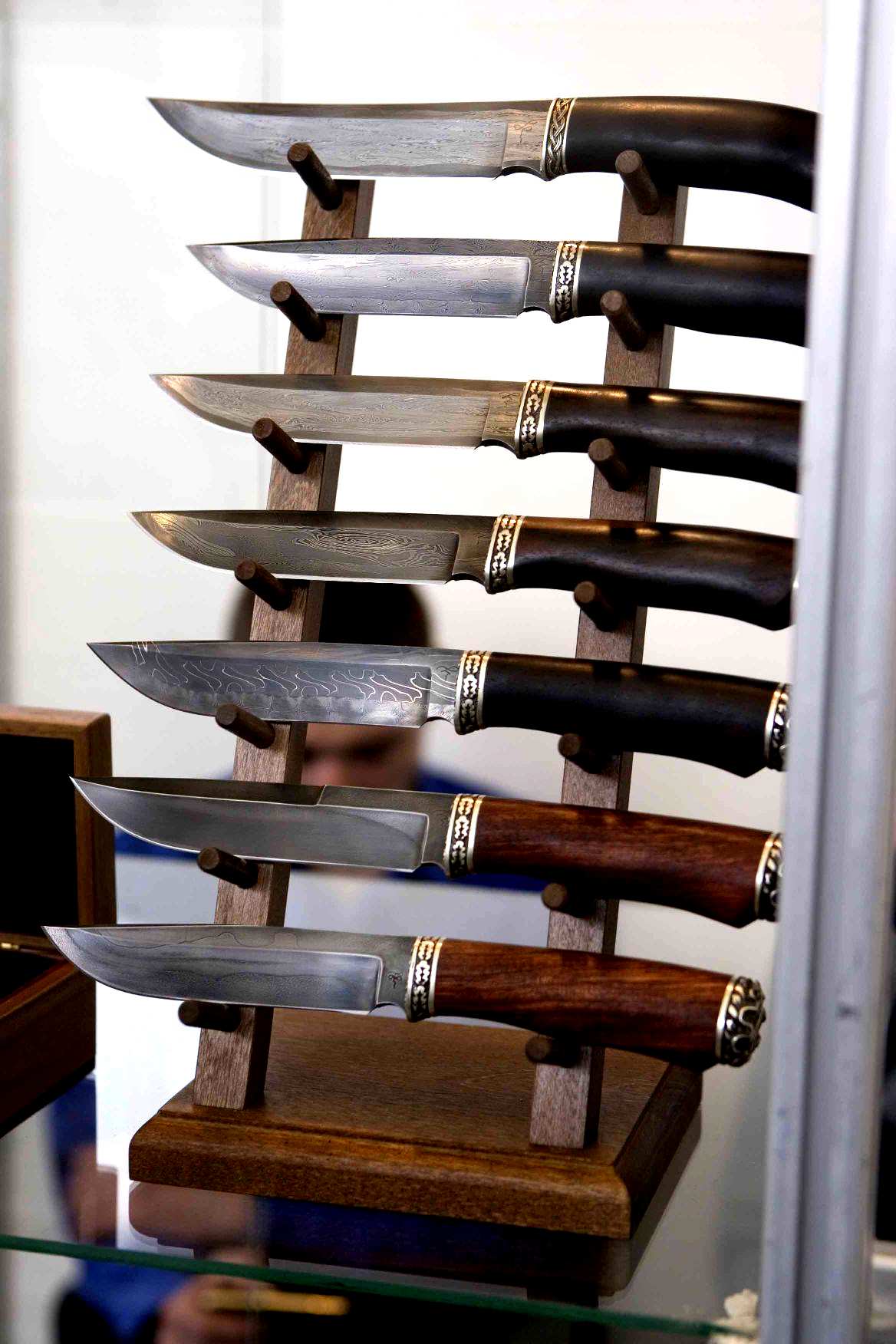 Подставки для коллекционных ножей