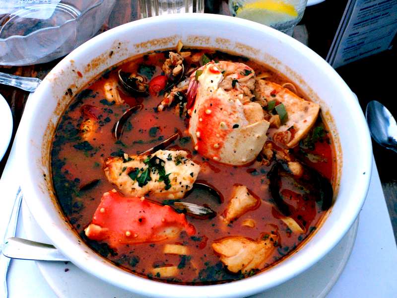 Чоппино cioppino томатный суп с рыбой и морепродуктами