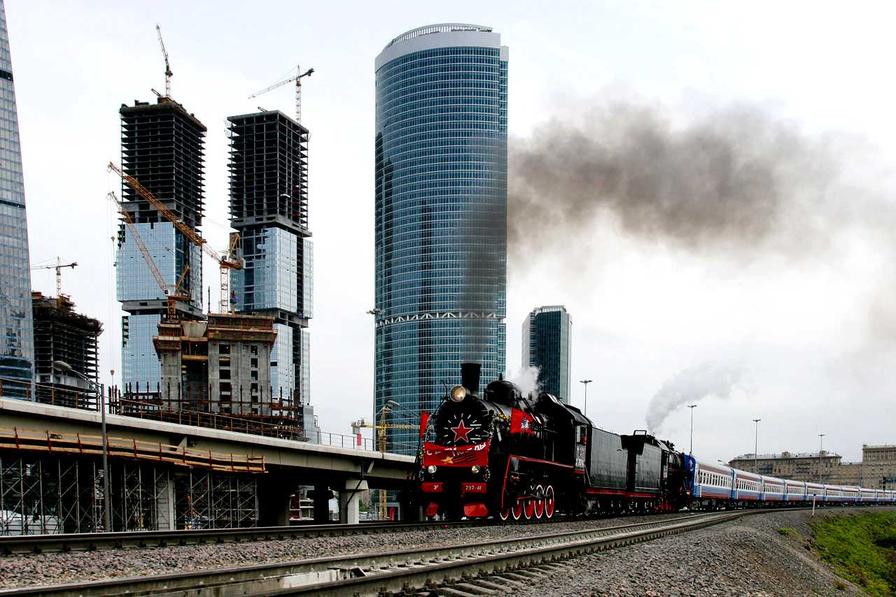 Транспортный вопрос. РЖД Москва Сити. Железная дорога Москва. Москва Сити и паровоз. Москва Сити железная дорога.