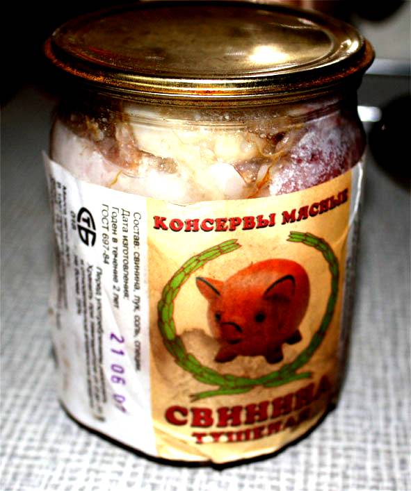 Консервируем мясо. Адыковская тушенка. Белорусская тушенка стеклянная банка. Тушенка в стеклянной банке этикетка.