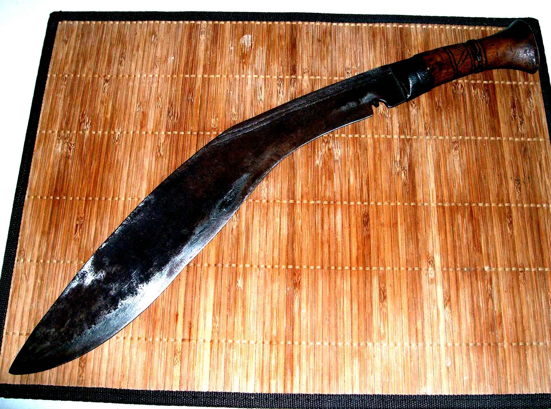 Kukri knife градиент. Кукри Непал. Кукри мачете Непал. Боевой нож кукри Непал. Кукри Антикварные Непал.