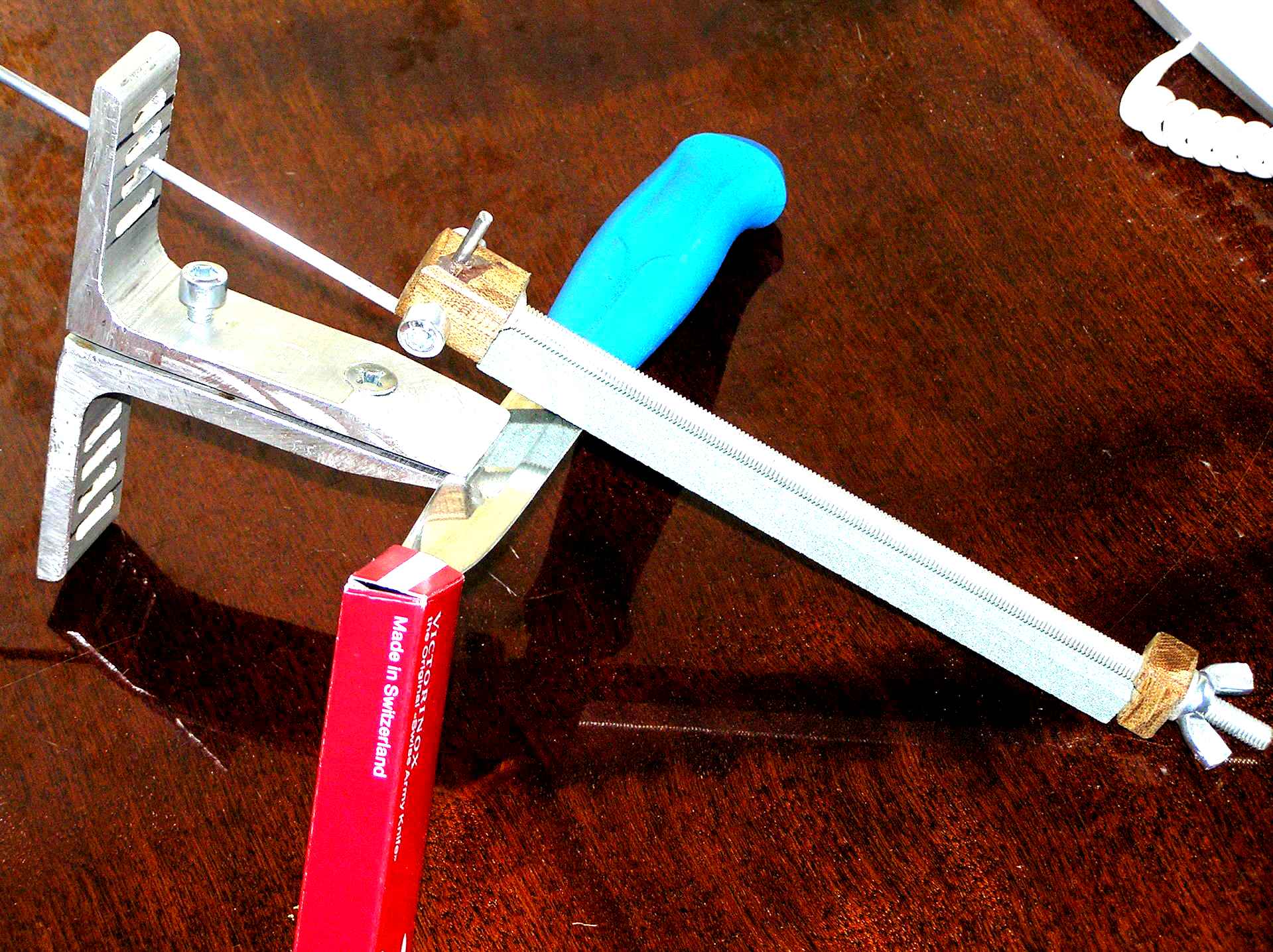 Kak sdelat ru. Самодельная точилка Лански. Самодельная точилка для заточки ножей. Самодельная приспособа для заточки ножей. Самодельная точилка приспособа для заточки ножей.