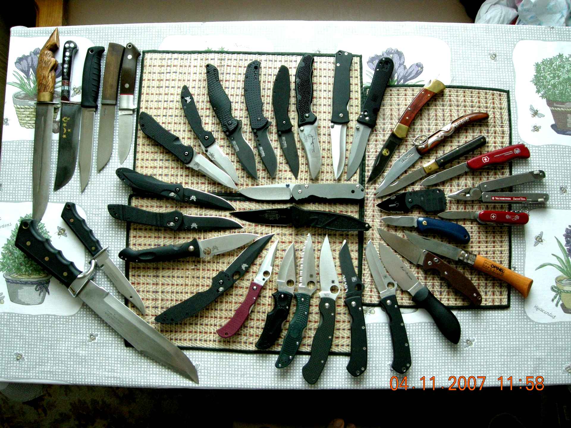 Коллекция ножей фото