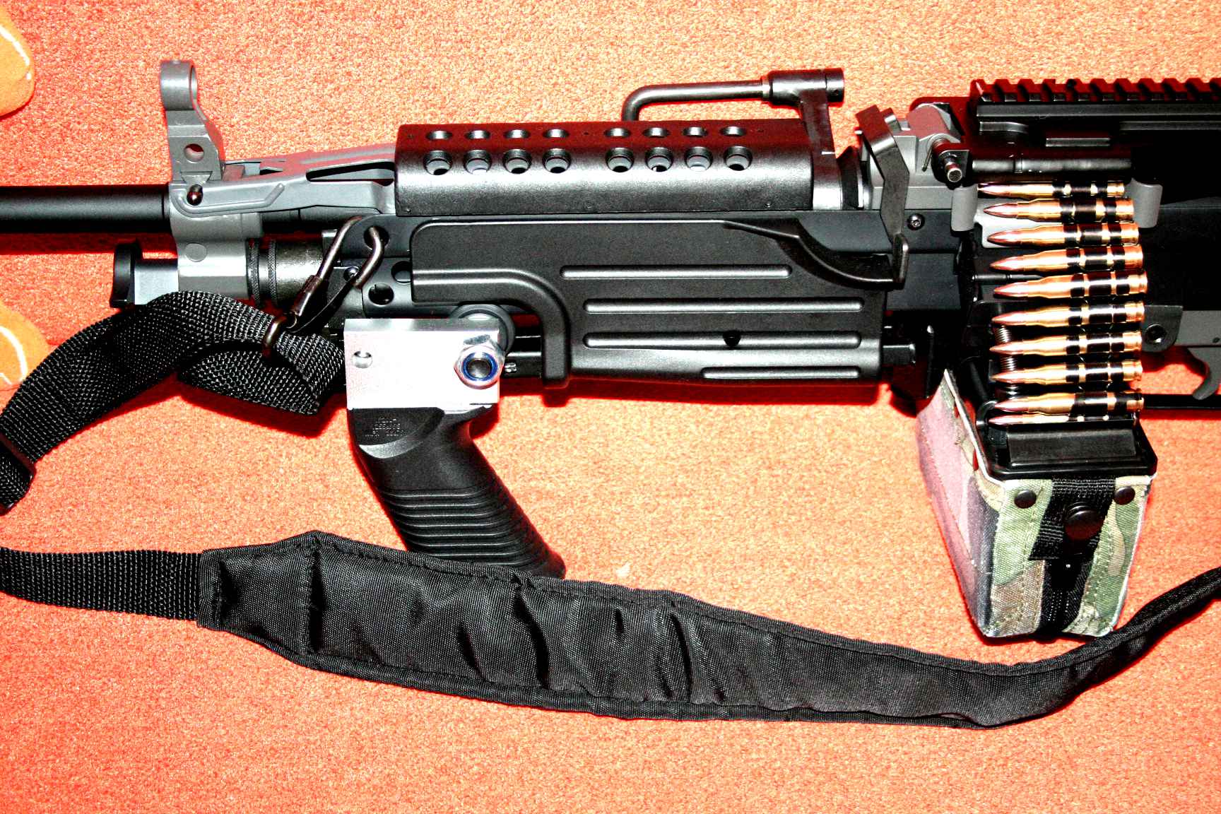 Страйкбольный пулемет м249