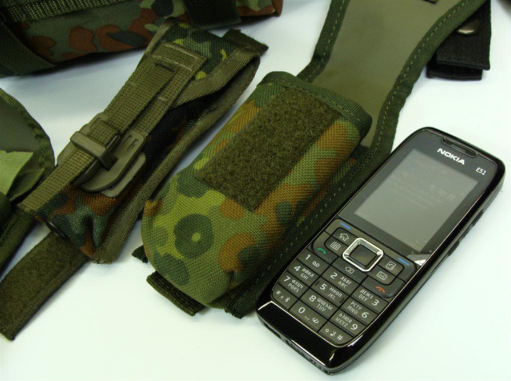 Телефон для военных без камеры и интернета. Снаряжение Бундесвера 2022. Военный смартфон. Армейский телефон. Сотовый телефон в армии.