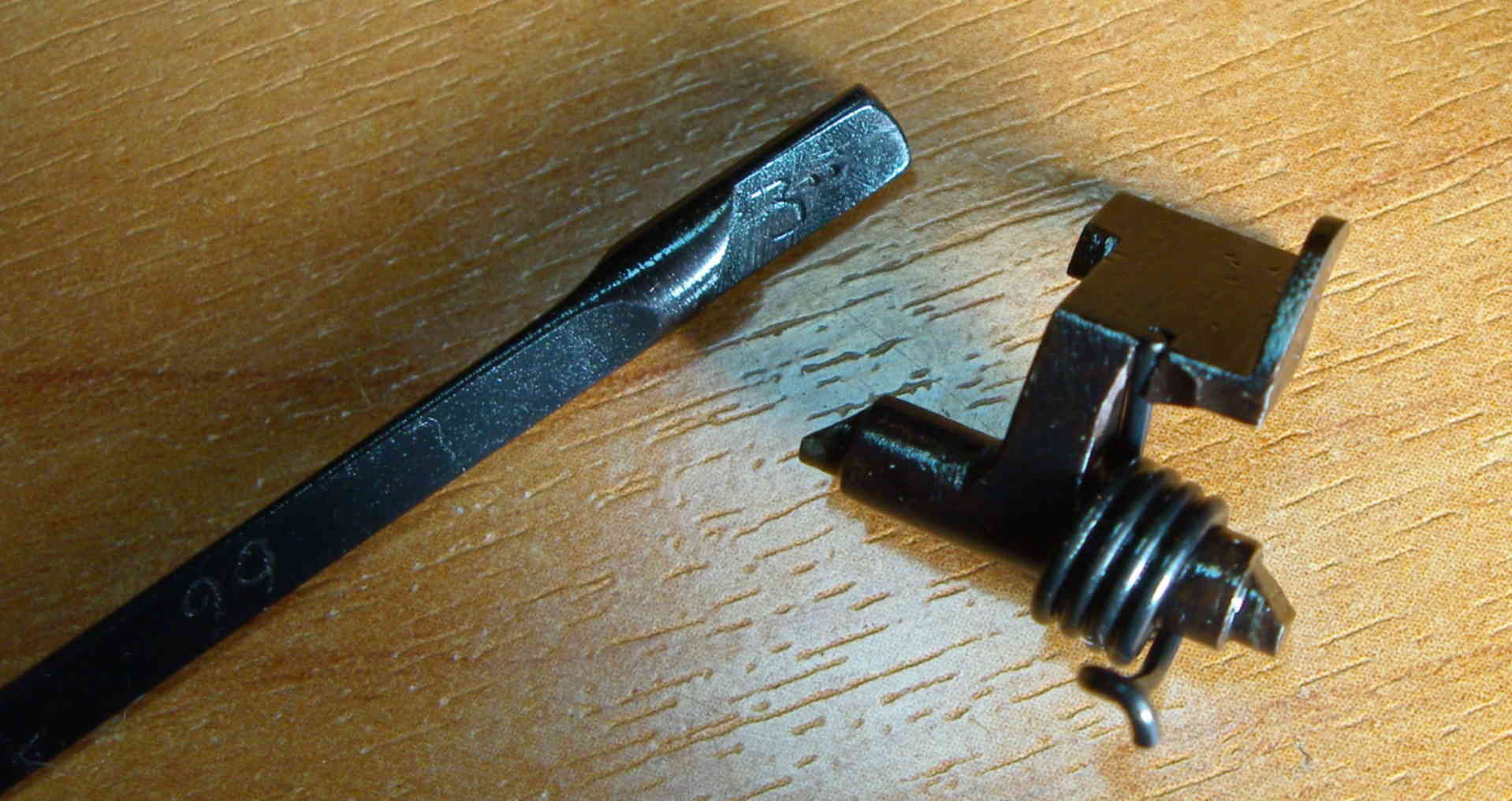 Боевая пружина пм 1949. Пистолетный боек. Спиленный боек на ак. Затвор акм и ак-74. Тоз 87 затвор.