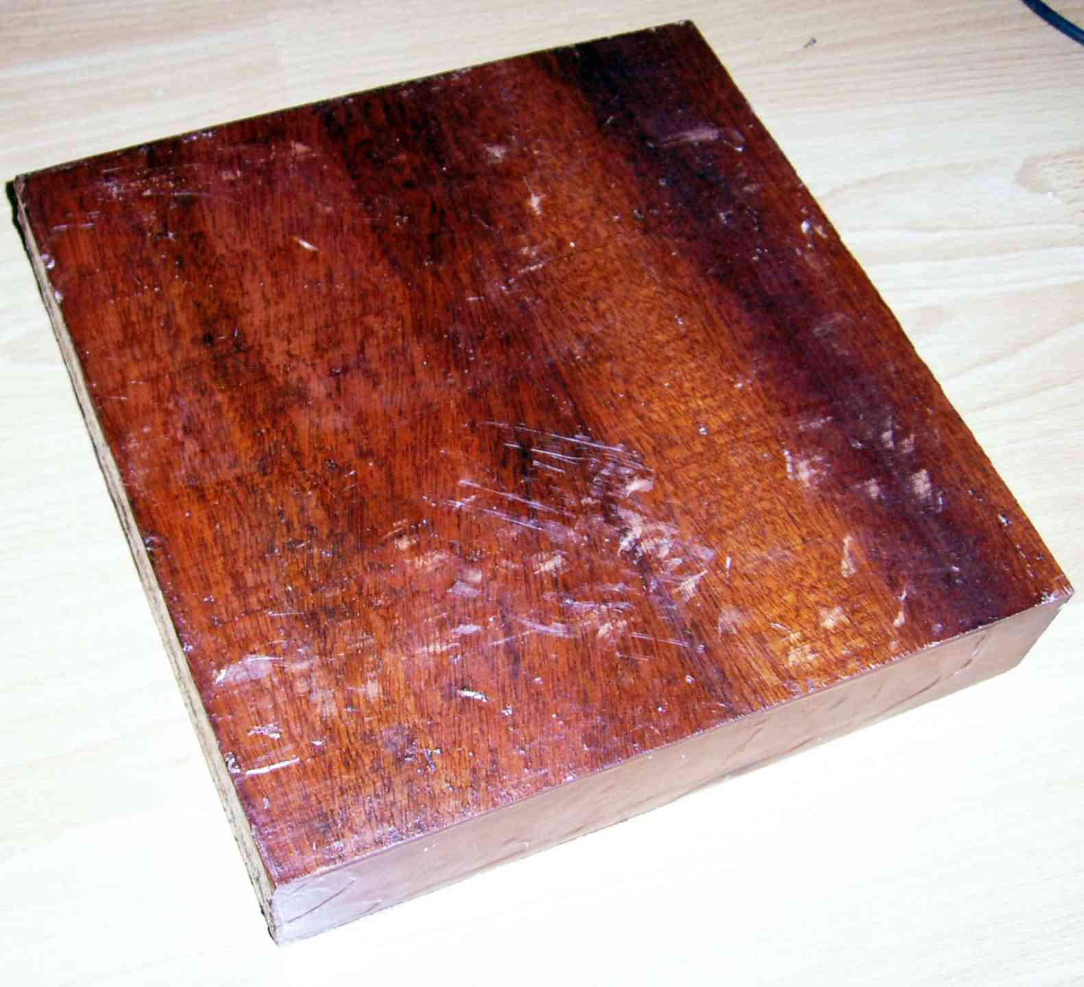 Продам кусок. Кровавое дерево Бладвуд. Bloodwood древесина. Кровавое дерево древесина.