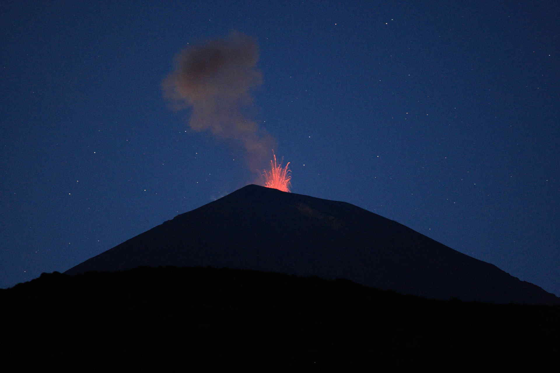 Извержение вулкана Ключевская сопка 2017