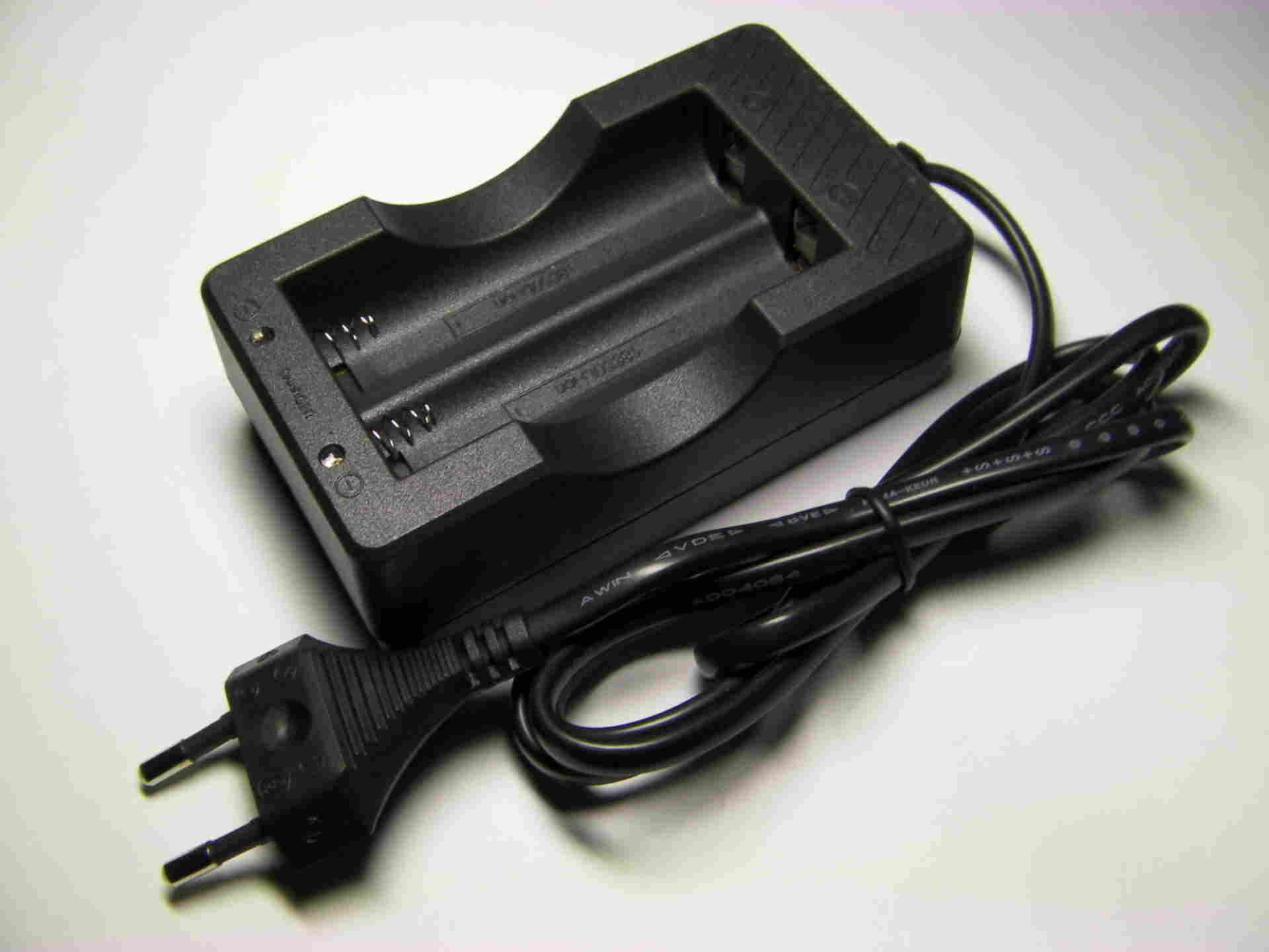 Зарядное устройство для аккумулятора 18650 от прикуривателя