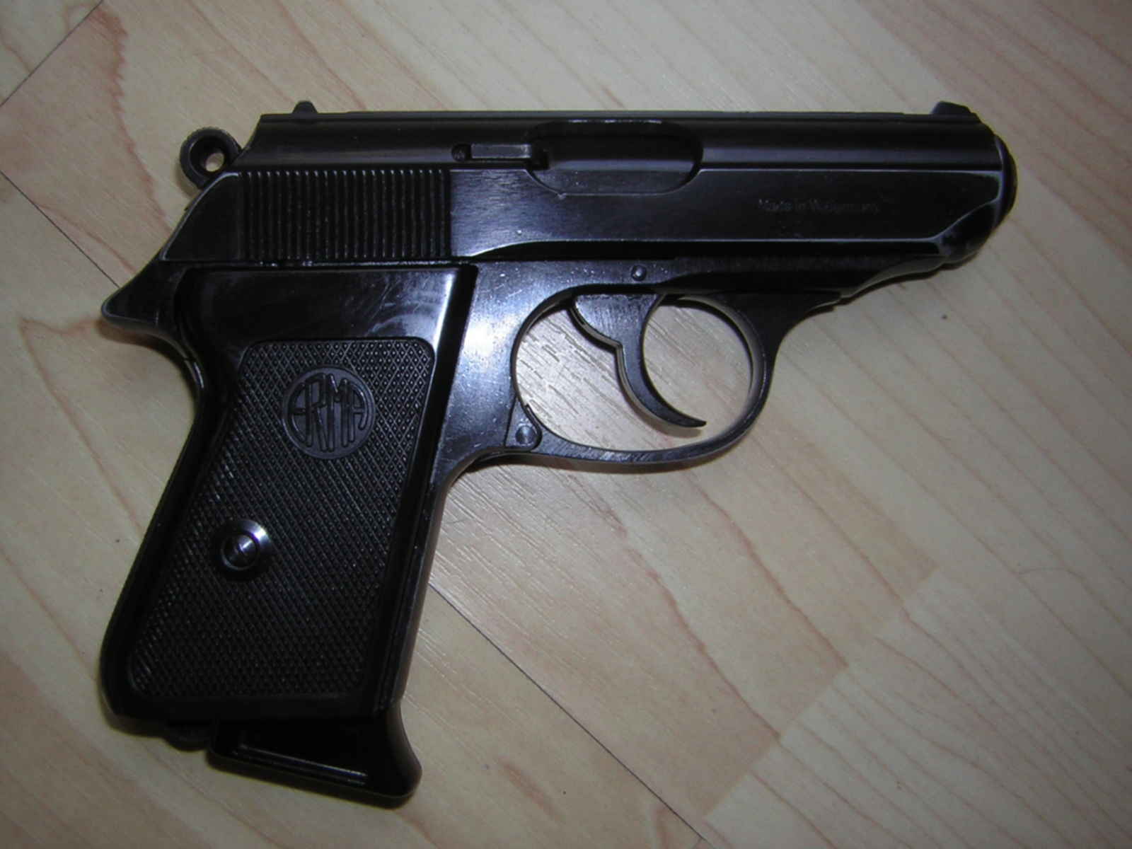 Walther PPK 8mm.
