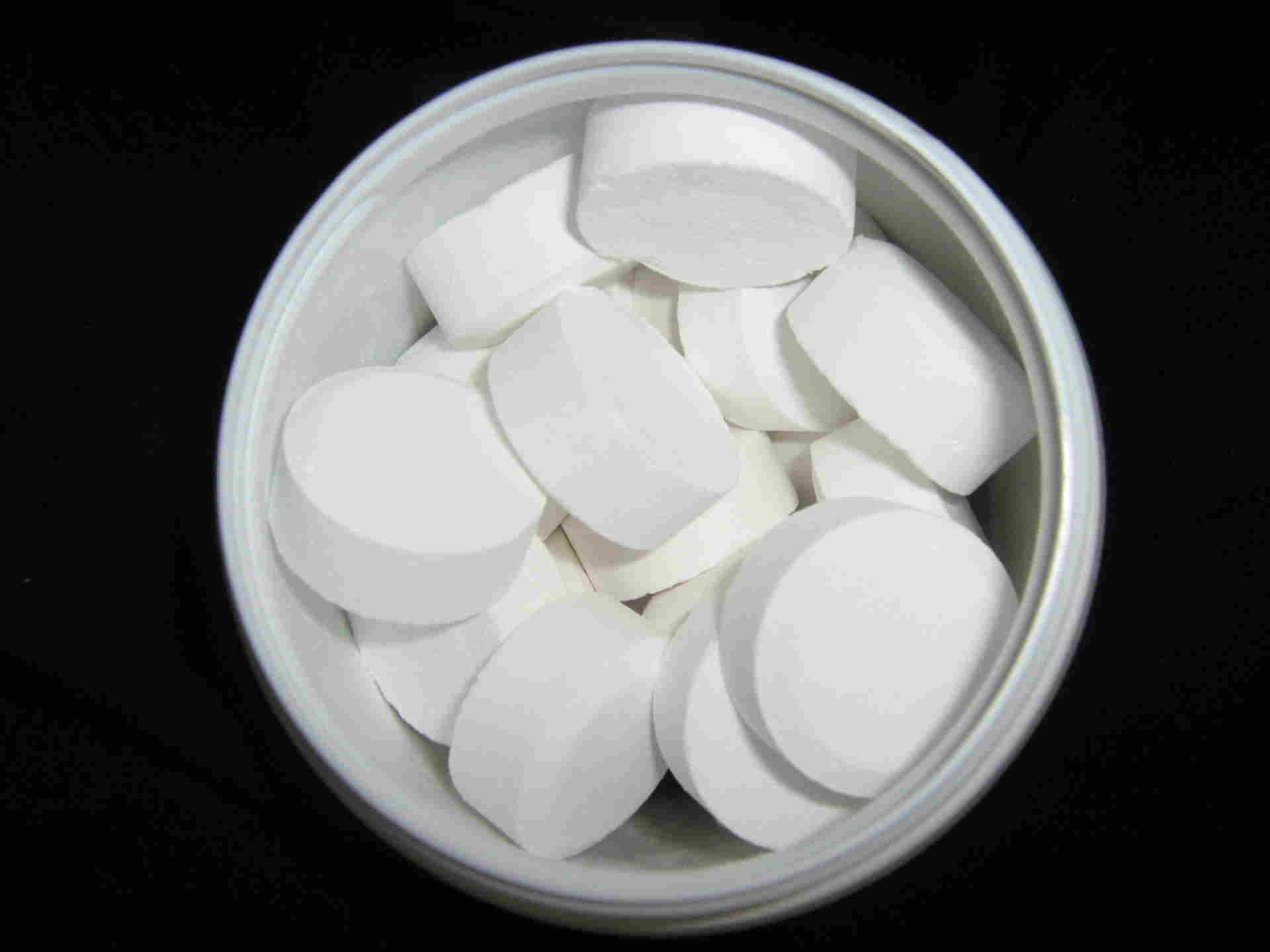 солнце и медикаменты. 68 60 таб. таблетки и стакан воды. электролиты питьевые. пивные дрожжи нагипол таб 500мг №100.