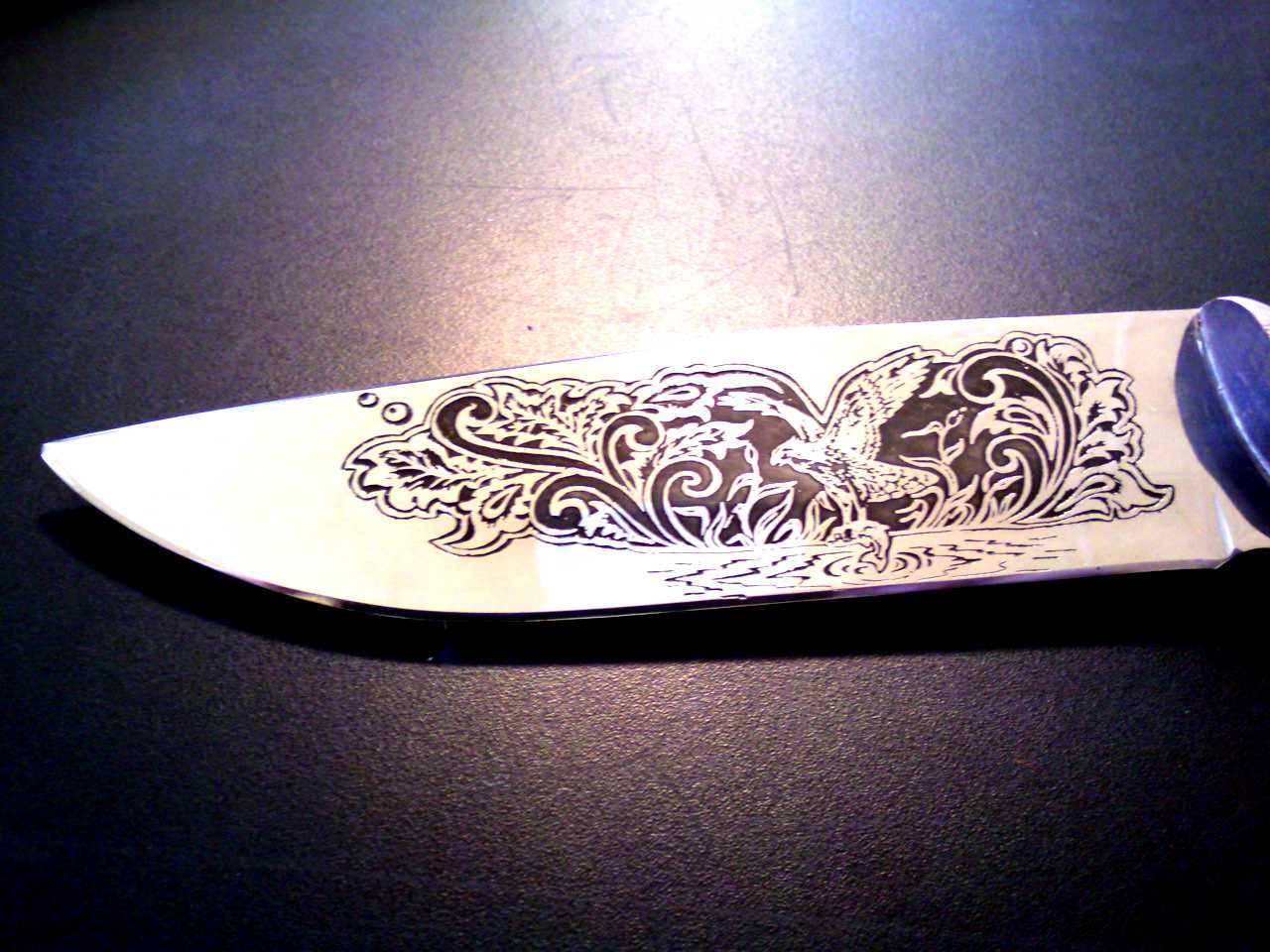 Рисунок на лезвие ножа. Травление металла. Травление клинка. Гравировка на металле. Гравировка на ноже.