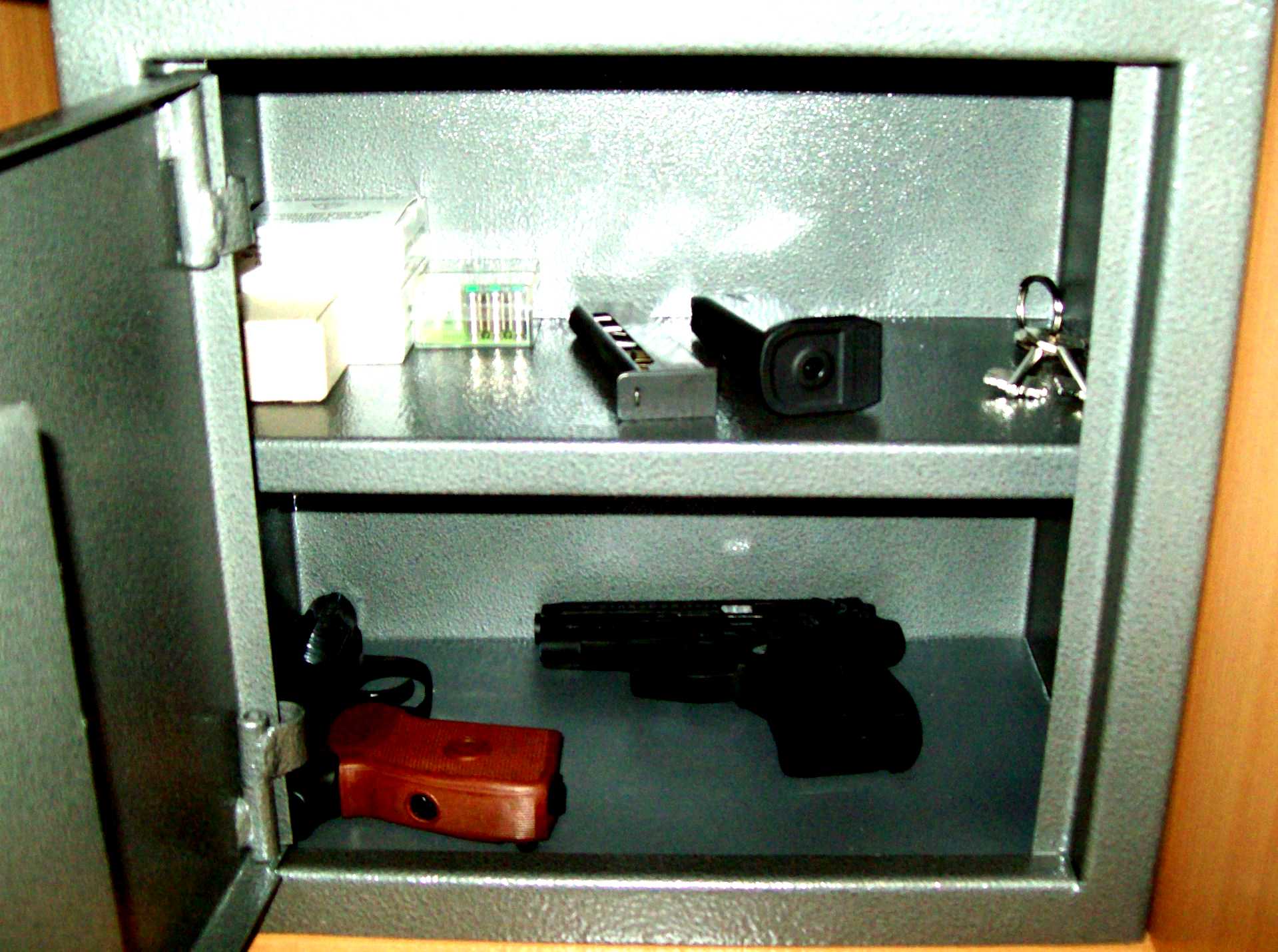 Хранения табельного оружия. Оружейный сейф для ПП-2000. Пистолетный сейф CB-9705. Замок сейф СЗР-85.