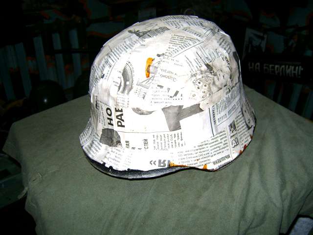 Каска из папье-маше своими. Пластмассовые каски. Каска для куклы. Кастомные шлемы. Шлем из папье маше.