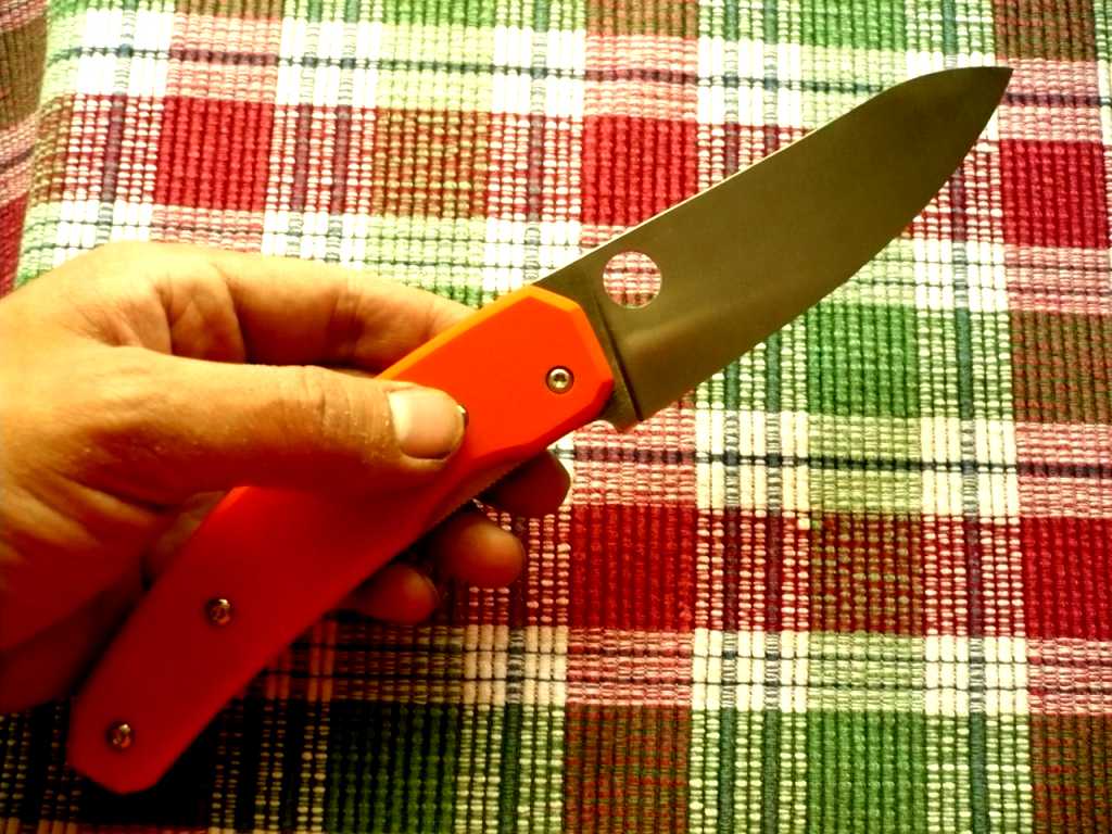 нож кобра- 3 с резной рукоятью. резная рукоять ножа. якутский нож с черной рукояткой. ножи под левую руку. ножики для леворуких.