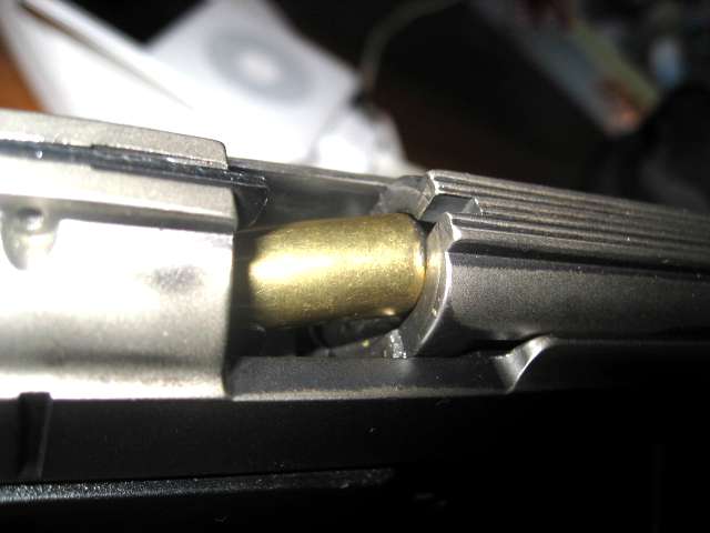 Есть патрон в патроннике. Как зарядить патрон в патронник. Утыкание патрона пм. Есть патрон в патроннике. Пмт горка патронника.