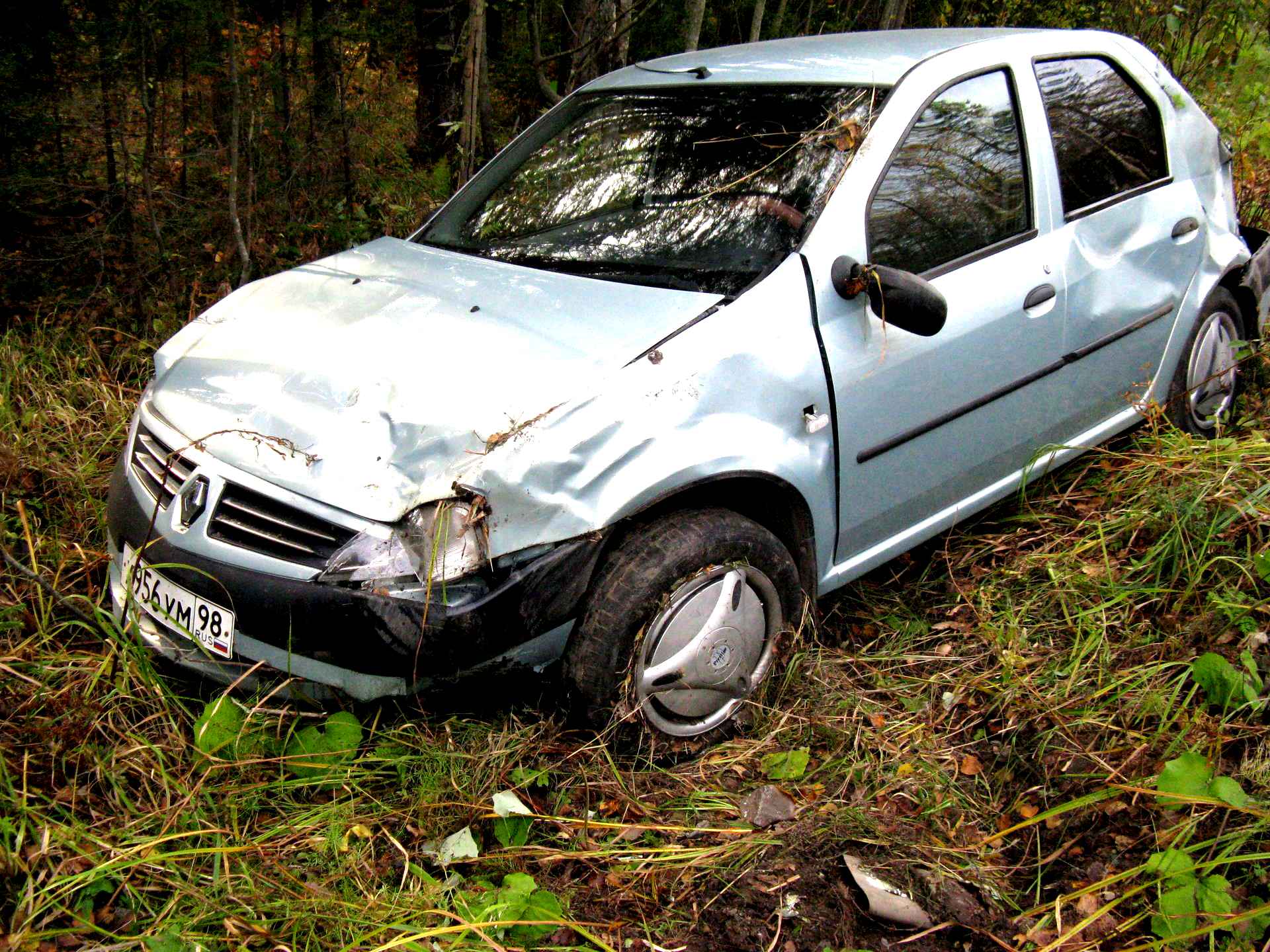 Рено логан плохой. Ржавый Рено Логан. Гнилой Renault Logan. Reno Logan 2009 Ржавый.