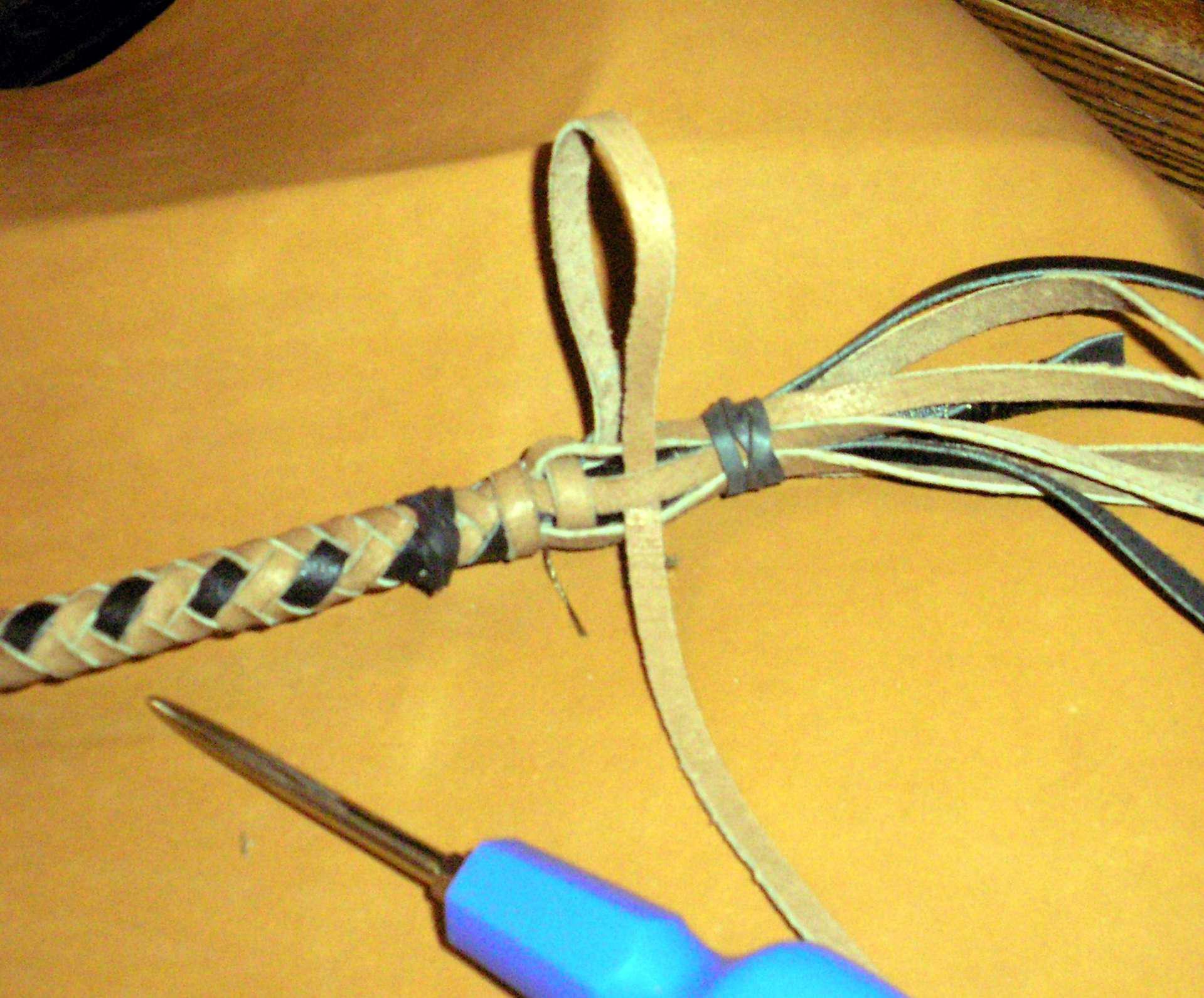 Самодельный кнут. Как сделать кнут своими руками. Кнут плетеный из кожи. Арапник,нагайка,кнут. Как сделать плетку своими руками.