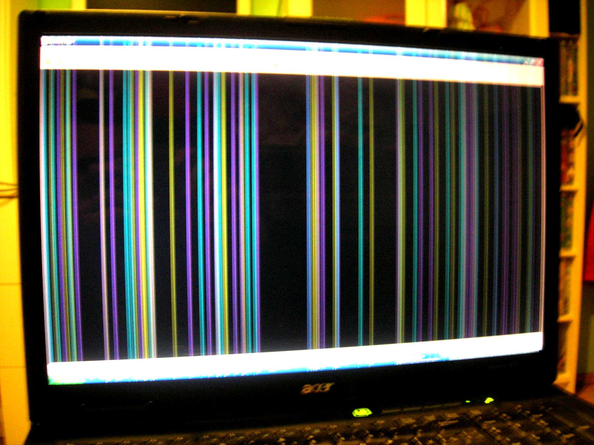 Полоска на мониторе. Acer 1917 вертикальные полосы. Цветные полосы на мониторе. Вертикальные полосы на матрице. Полосы на экране телевизора.