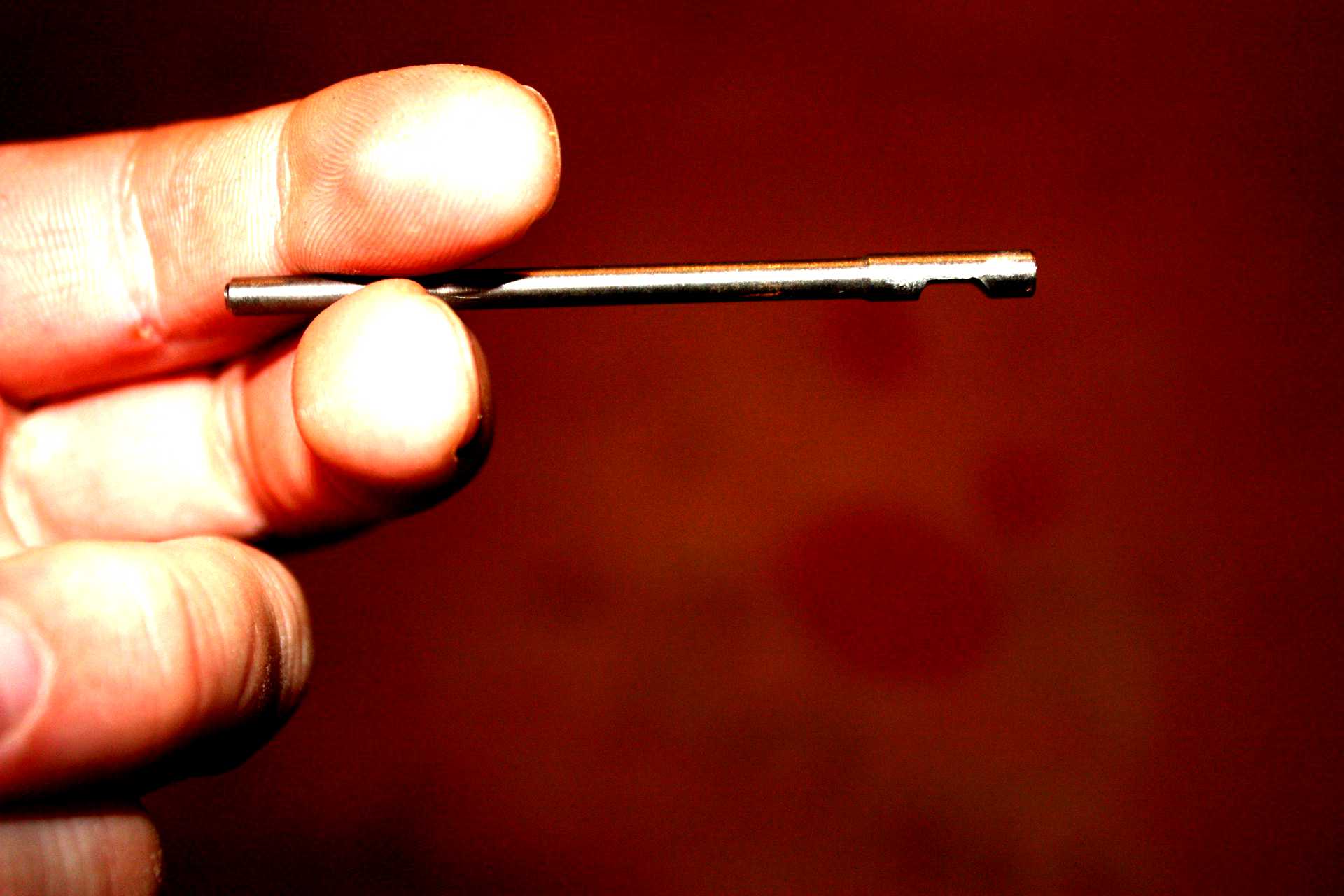 Выбрасыватель ппш. Боек. Патронник ак 47. Затвор акм выбрасыватель. Затвор ак 47.