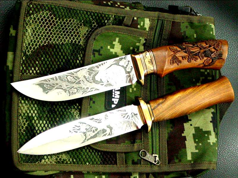 Forest knives. Охотничий нож. Охотничьи ножи с гравировкой. Охотничий нож с гравировкой на лезвии. Гравировка на ноже.