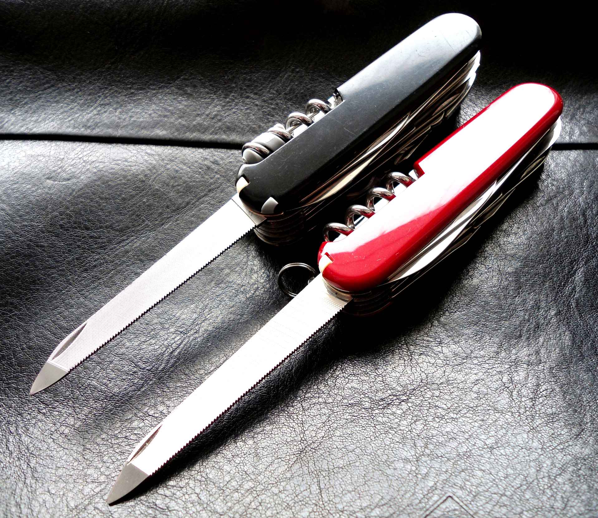 Нож викс. Victorinox 111. Victorinox 91 mm с пилой. Нож Victorinox с серейторной заточкой. Клипса для ножа Victorinox 91мм.