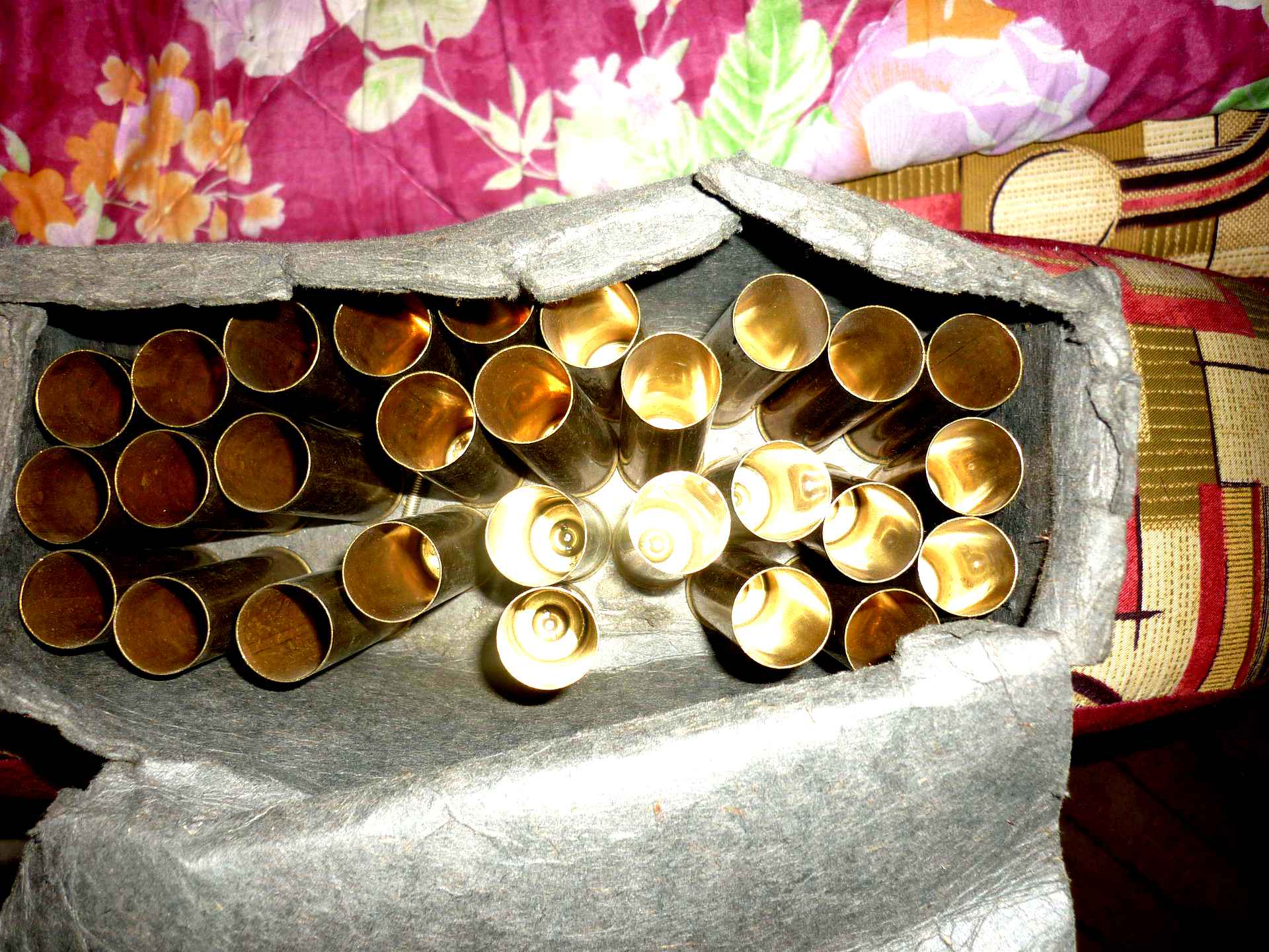 снаряжение латунных гильз 12. пули для латунных гильз 20 калибра. горячий дождь латунных гильз стучал по крышке бтра. гильза латунь латунный гильза 12 калибра. снаряжение латунных гильз 12.