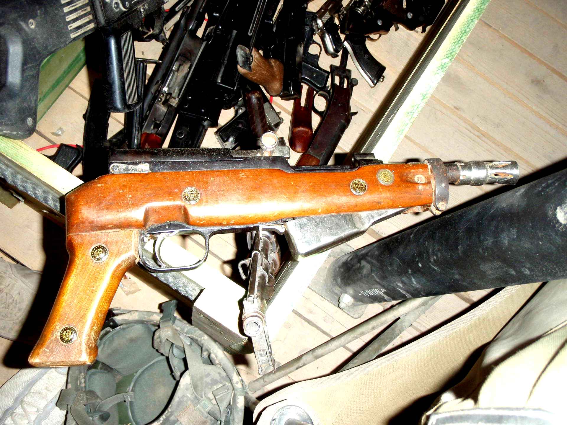 Из какого оружия было сделано. Из какого оружия было сделано. Из какого оружия было сделано. Патрон винтовки мосина 7. Кустарный револьвер 22 лр.