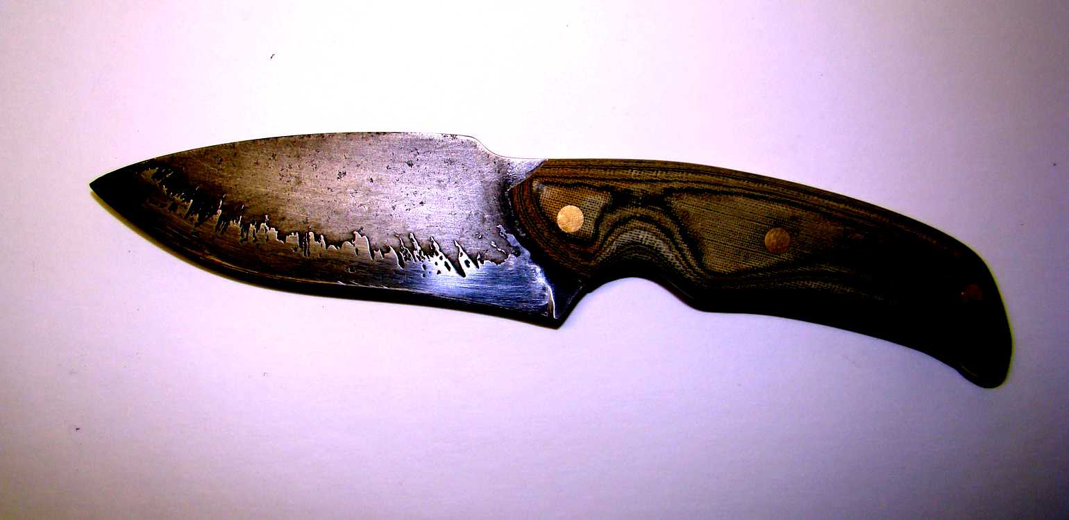 Травление на ноже. Травим нож. Нож гравюра. Травление клинка. Узоры на ножах.