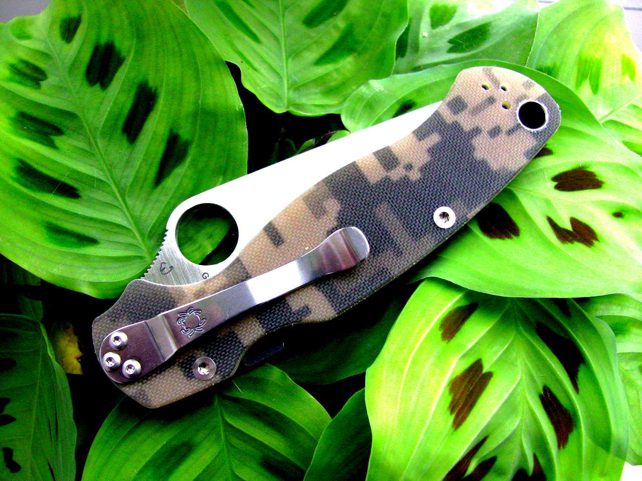 Спайдерка милитари. Спайдерко милитари 2. Spyderco Military. Нож Spyderco Military Camo реплика. Нож Парамиля 2.