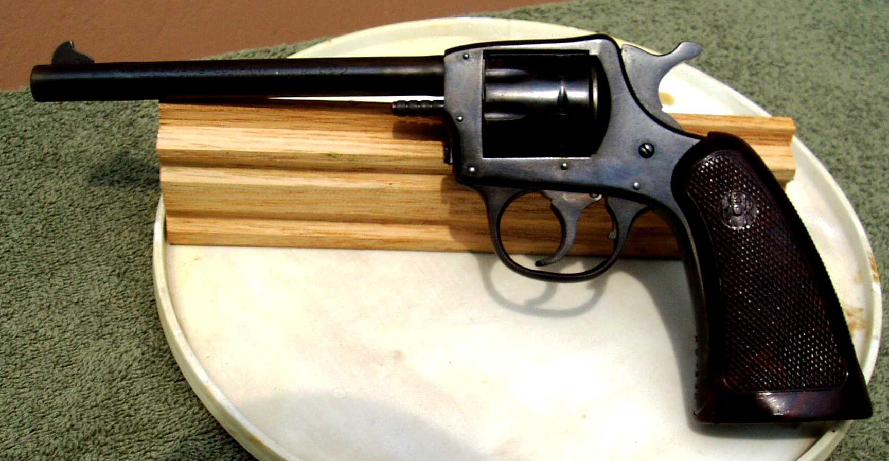 922 022. H&R 922 Revolver. Самый крупнокалиберный револьвер. Первый револьвер в мире. Револьвер нержавейка