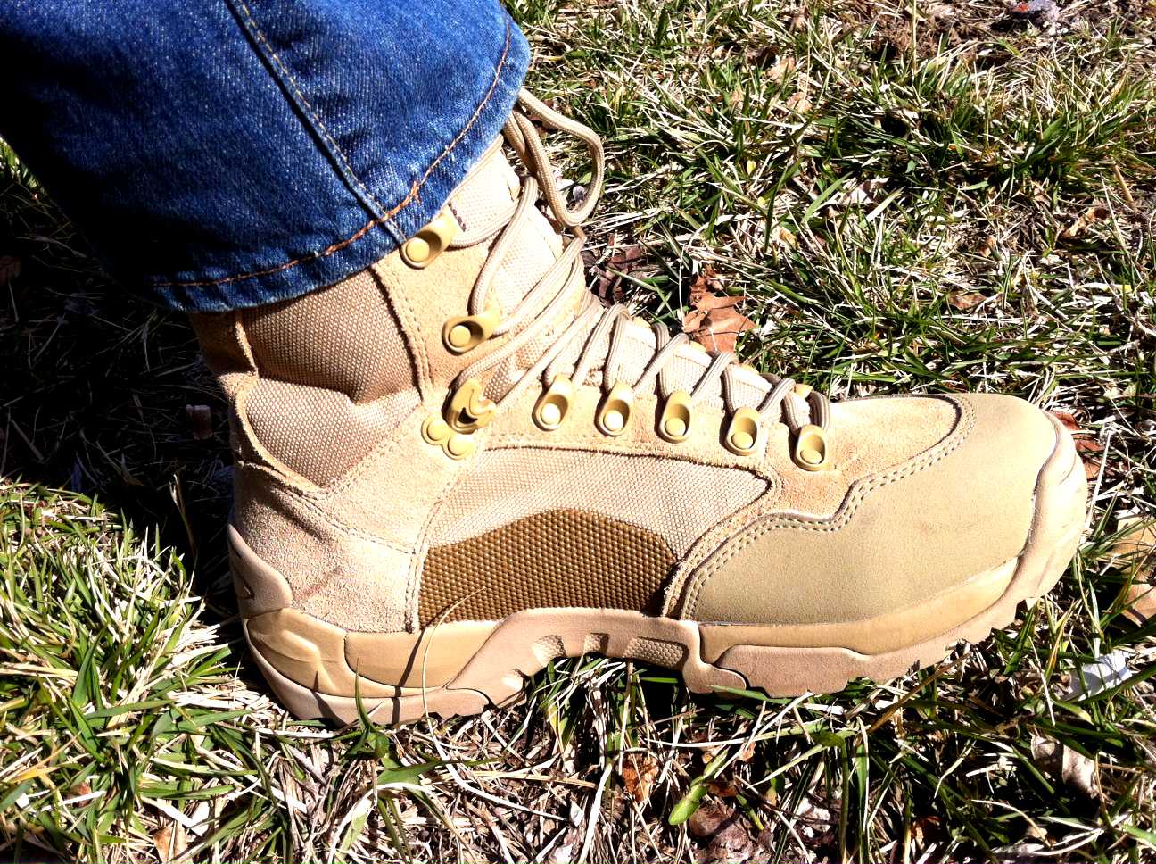 Давай ботинки. Туфли для пинков. Ботинки в живописи. Badalli ботинки мужские демисезонные 530-1p. Давай ботинки.