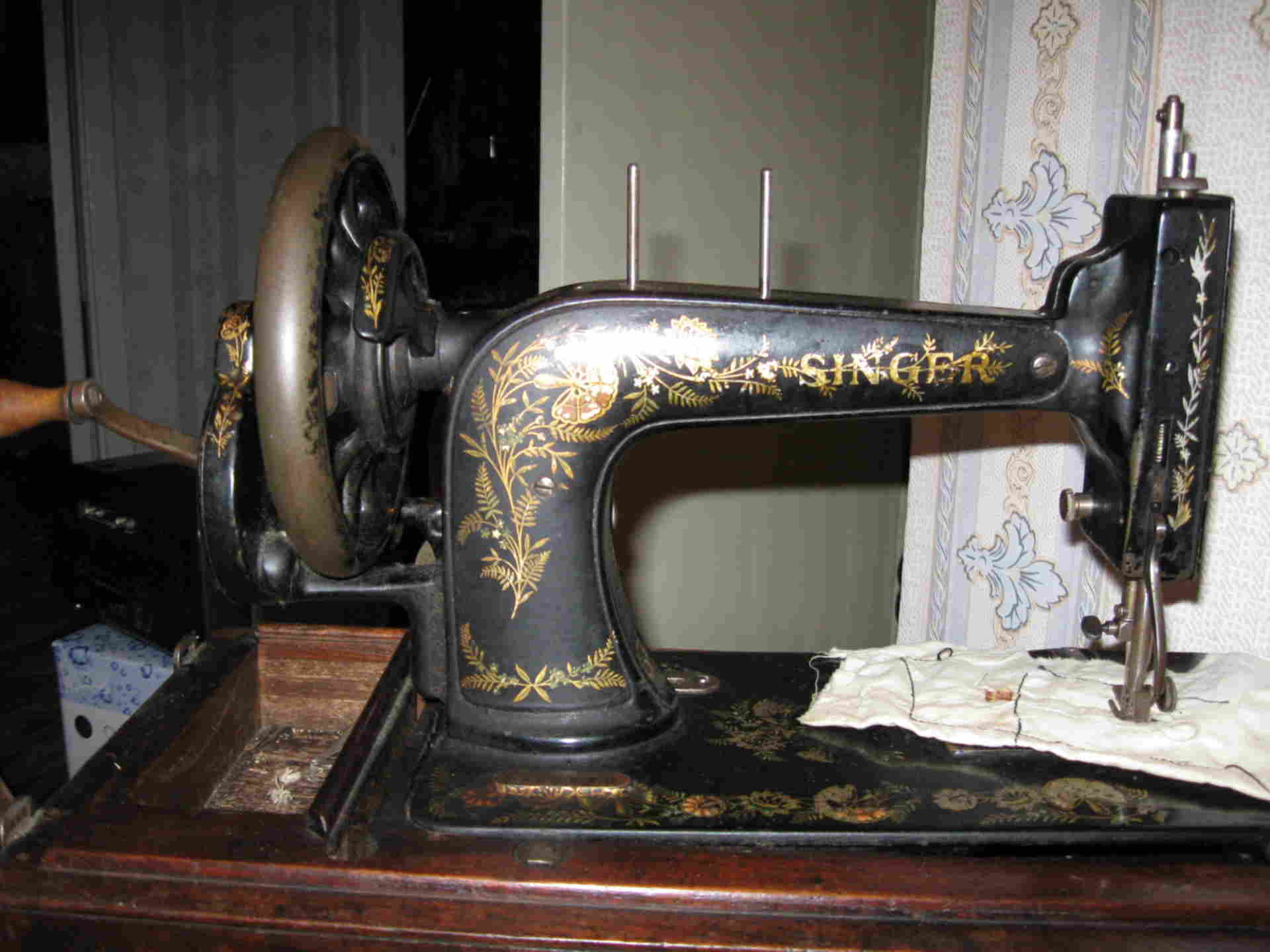 Швейная машинка (Zinger super 2001)