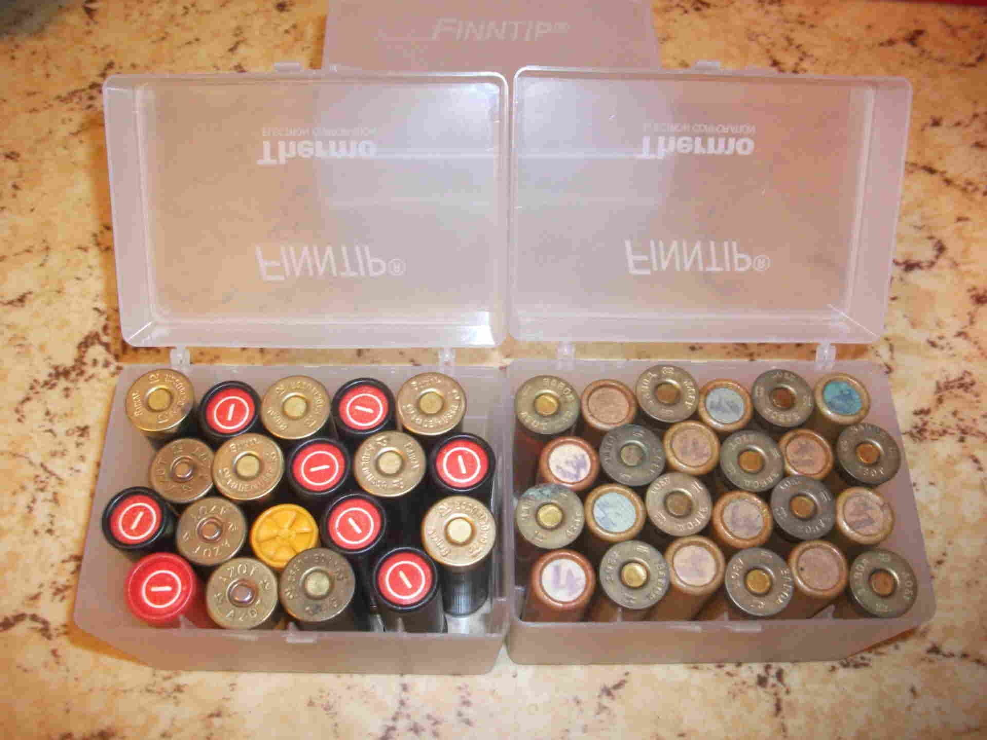 Хранение патронов. Боевые патроны. Можно хранить гильзы. Патрон 9 мм в ящике mtm. Можно хранить гильзы.