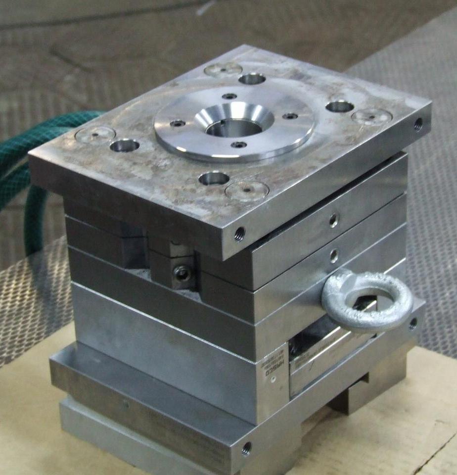 Injection mould. Пресс-форма для литья. Станок прессформ для литья изделий из пластика 2000. 718h для литья пластмасс. Слайдер прессформы.