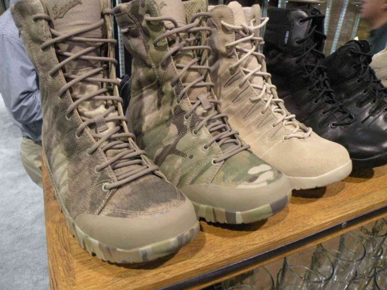 Берцы иваново. Ботинки Danner Melee 8" Multicam. Ботинки Danner Melee 8 Multicam 15960. Ботинки Danner Melee Multicam 15960. Multicam Danner ботинки.