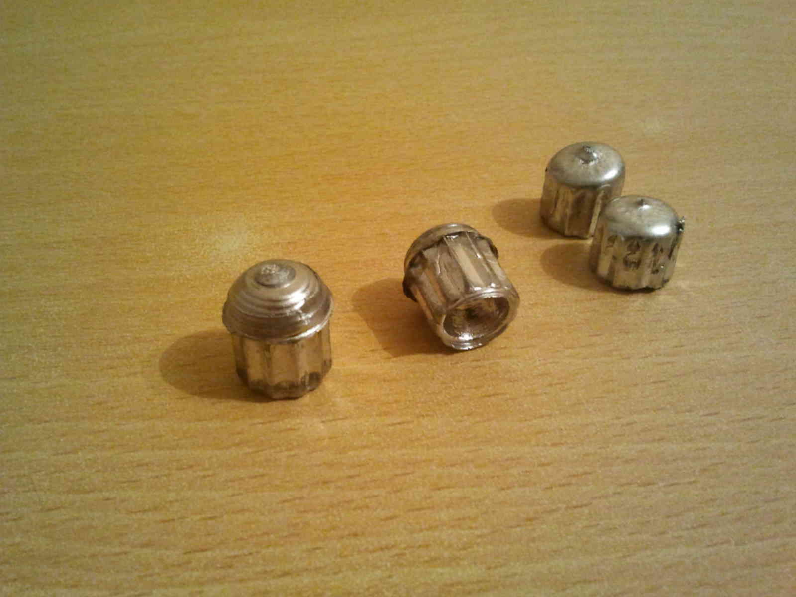 пуля на коленке. пулевой зажим. пуля болт 12 калибр. пуля бреннеке 16 калибр. пуля на сагу.