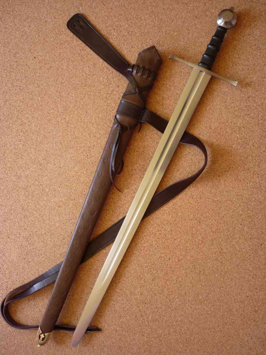 меч скаббард. каролингский меч из гнездово. меч в ножнах из дикой. подвес для ножен. когай и когатана.