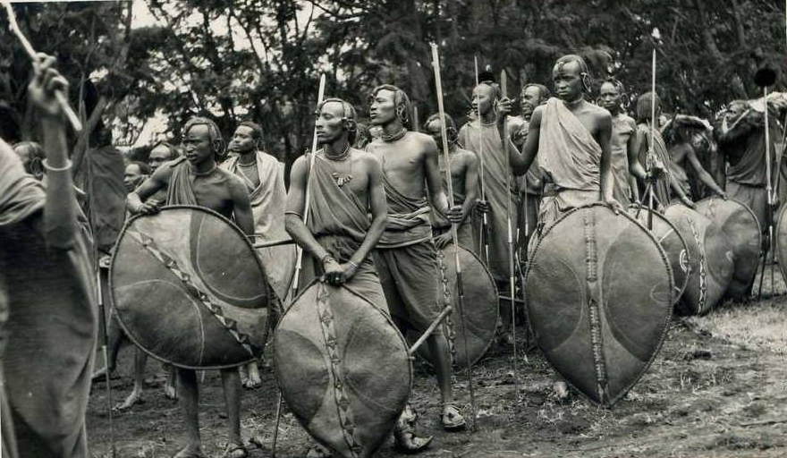 Африканское племя с большими яйцами фото