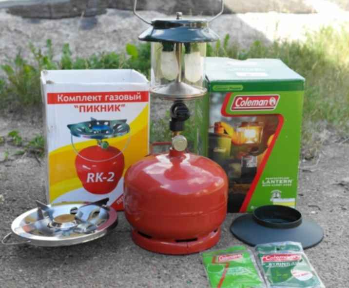 Газовые баллоны для плиты на дачу. Газовый комплект. Газовый баллон для плиты. Газовая плита с баллоном для дачи. Газовый комплект пикник.