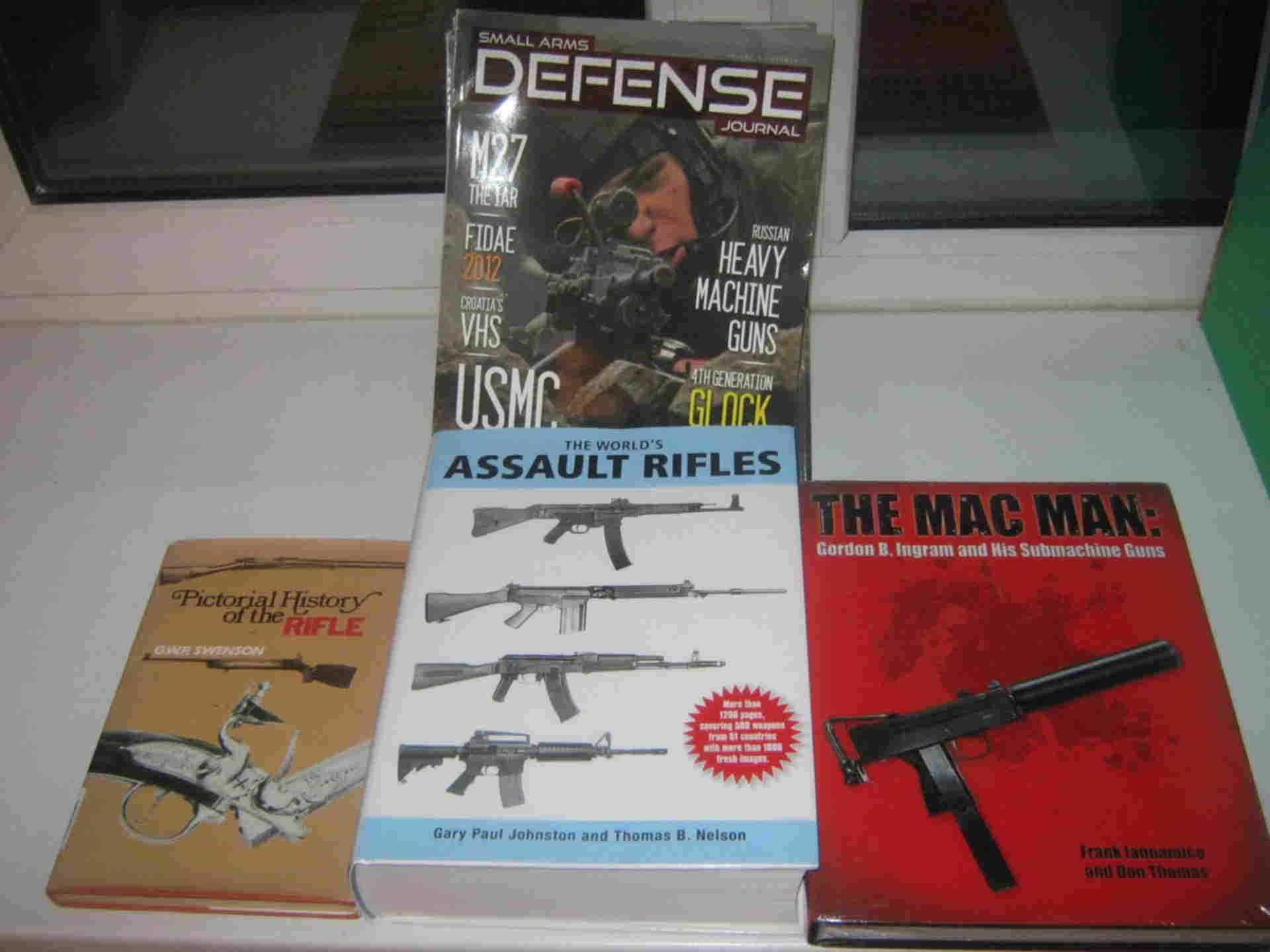 Tacg lesraisins append pack. Книги по оружию. Timeless and Classics Guns. Учебник по оружию обложки.