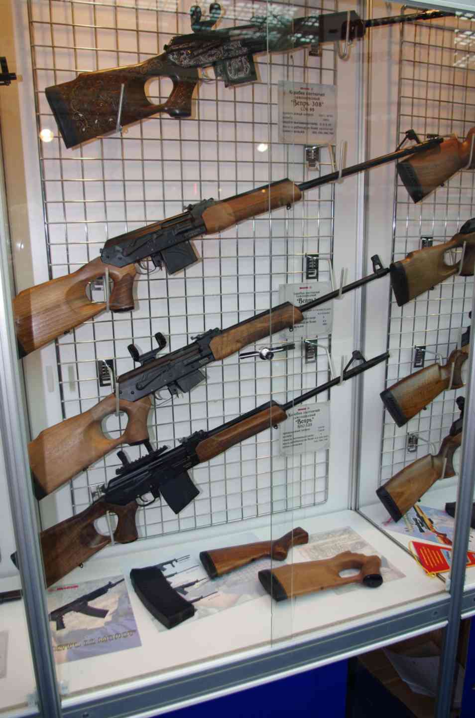 Комиссионное магазин ружье. Охотничий магазин в Хасавюрте Сокол. Охотничье оружие. Магазин охотничьего оружия. Охотничий карабин.