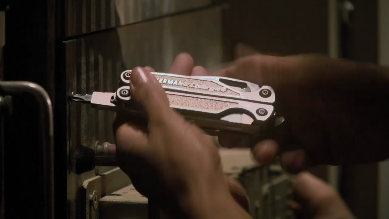 брат 2 нож. брат 2 нож. брат 2 нож. данила багров с револьвером. брат 2 нож.