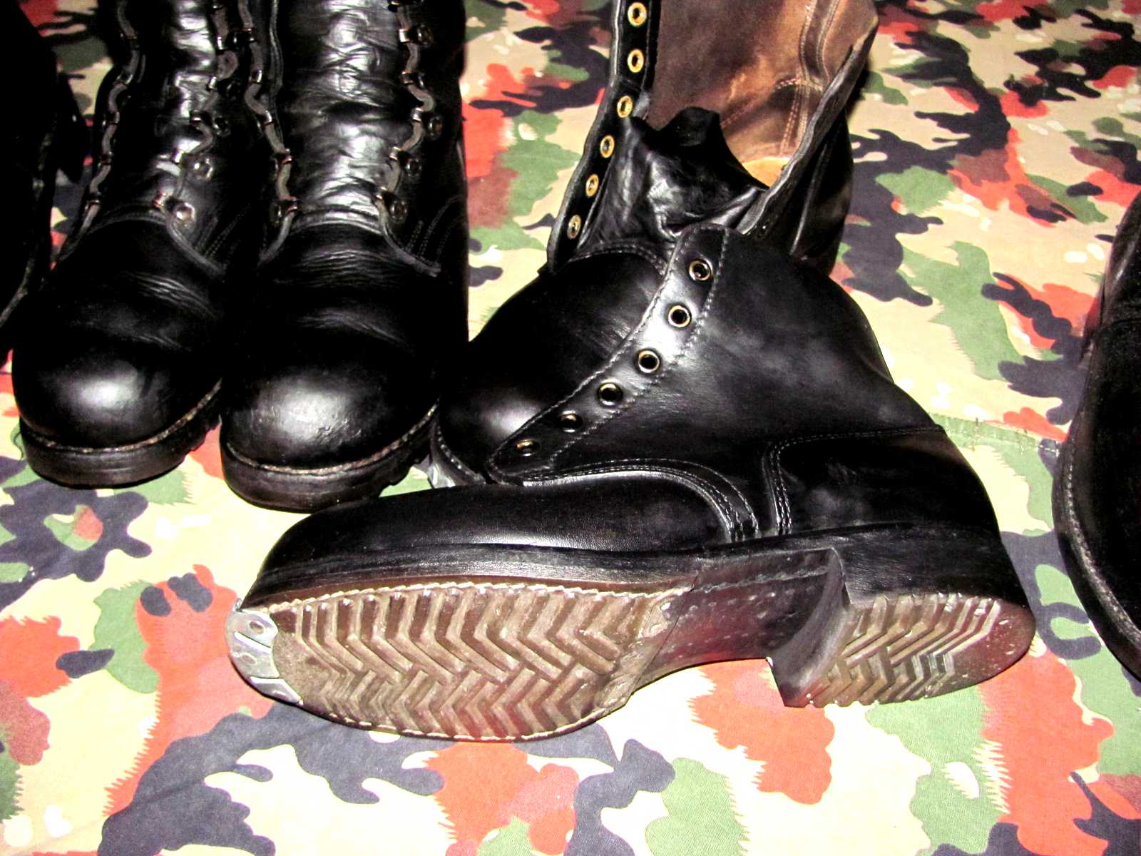 Как правильно берцев или берец. Берцы rangers mle-65. Как правильно берцев или берец. Берцы кирзовые солдатские. Как правильно берцев или берец.